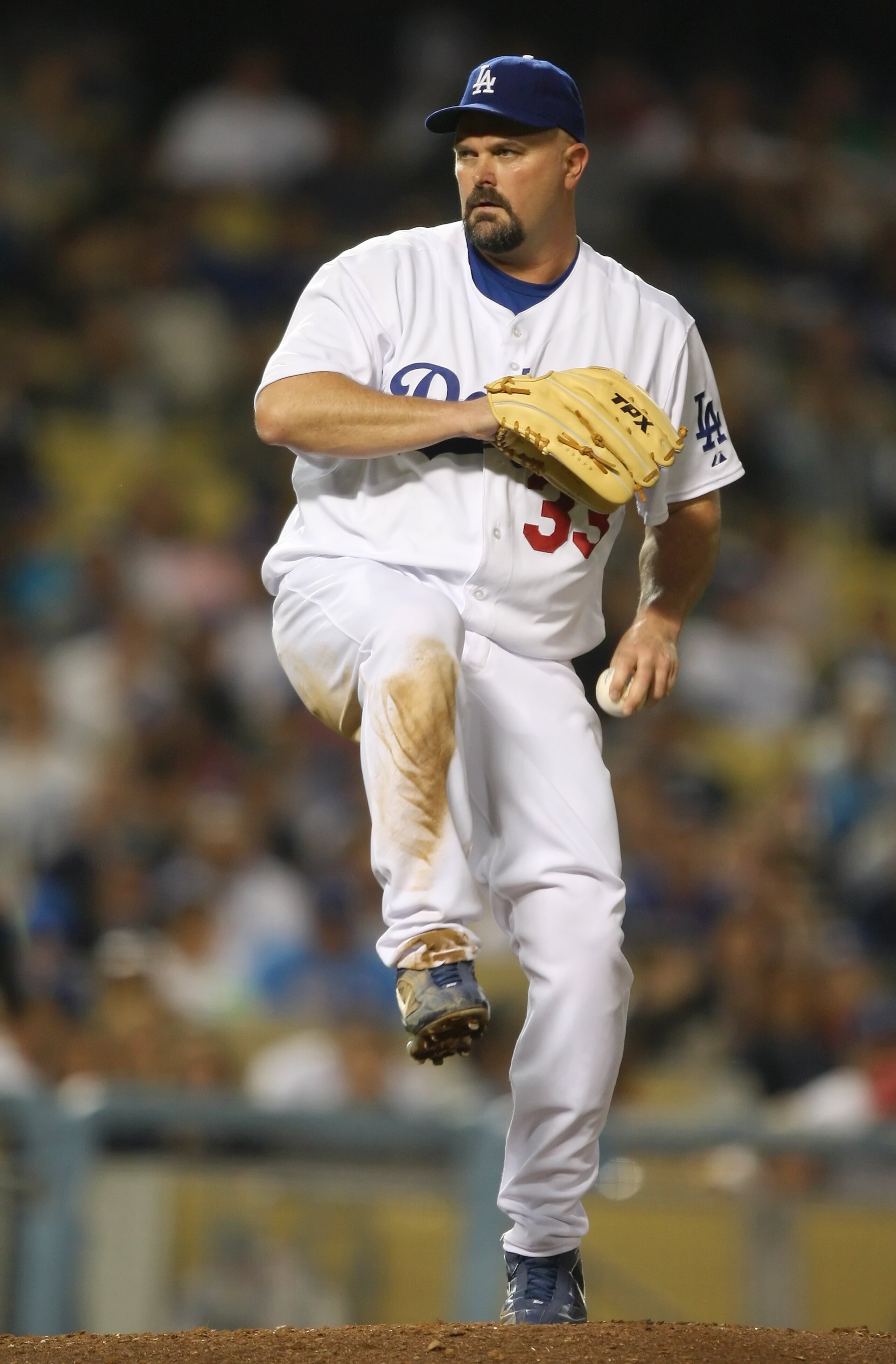 LOS ANGELES, CA - SEPTEMBER 28:   David Wells #33 of the Los Angeles Dodgers pitches during the game against the San Francisco Giants at Dodger Stadium on September 28, 2007 in Los Angeles, California.  (Photo by Lisa Blumenfeld/Getty Images)