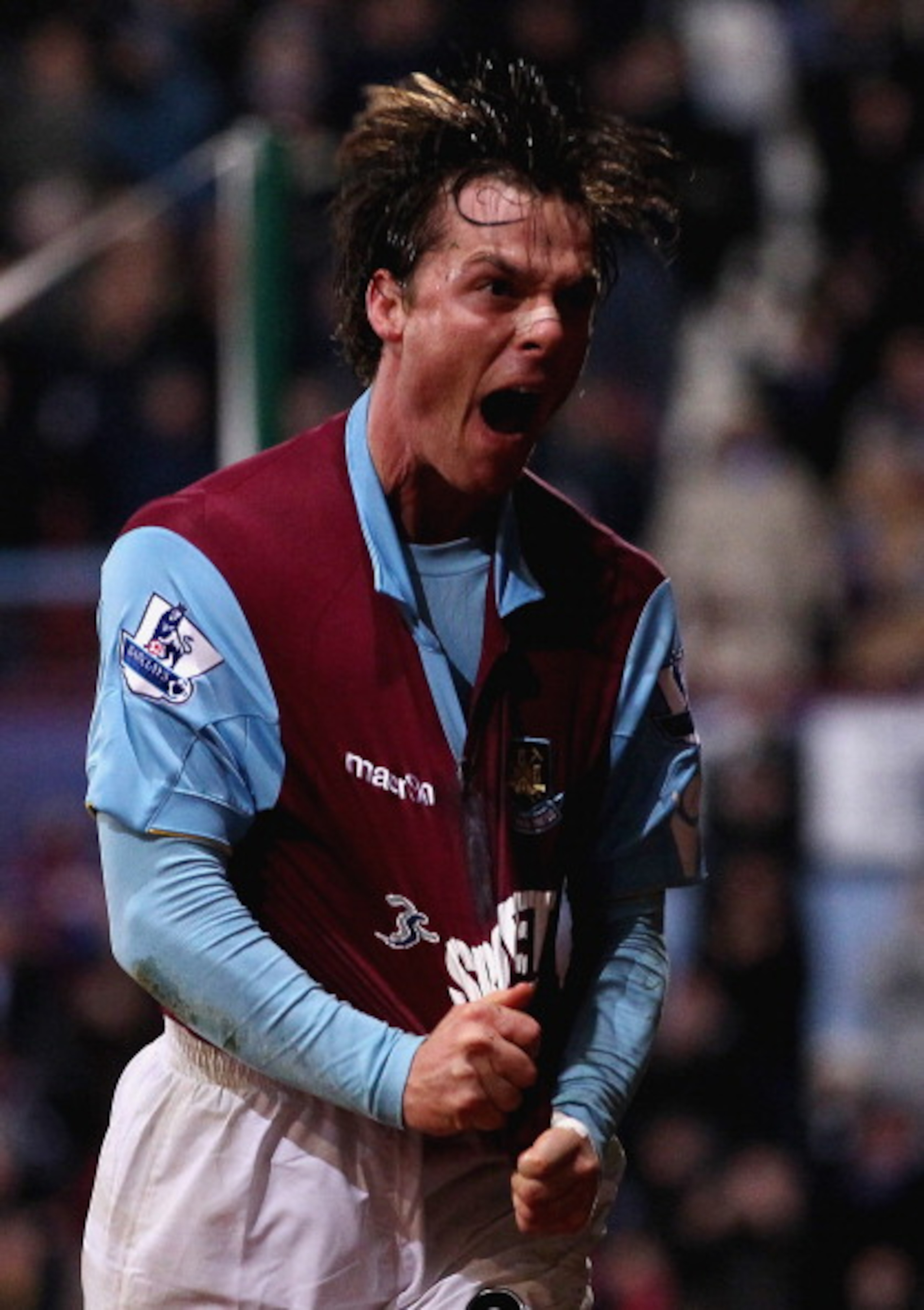 LONDON, ENGLAND - NOVEMBER 27:  Scott Parker of West Ham celebrates after scoring their third goal goal during the Barclays Premier League match between West Ham United and Wigan Athletic at Boleyn Ground on November 27, 2010 in London, England.  (Photo b