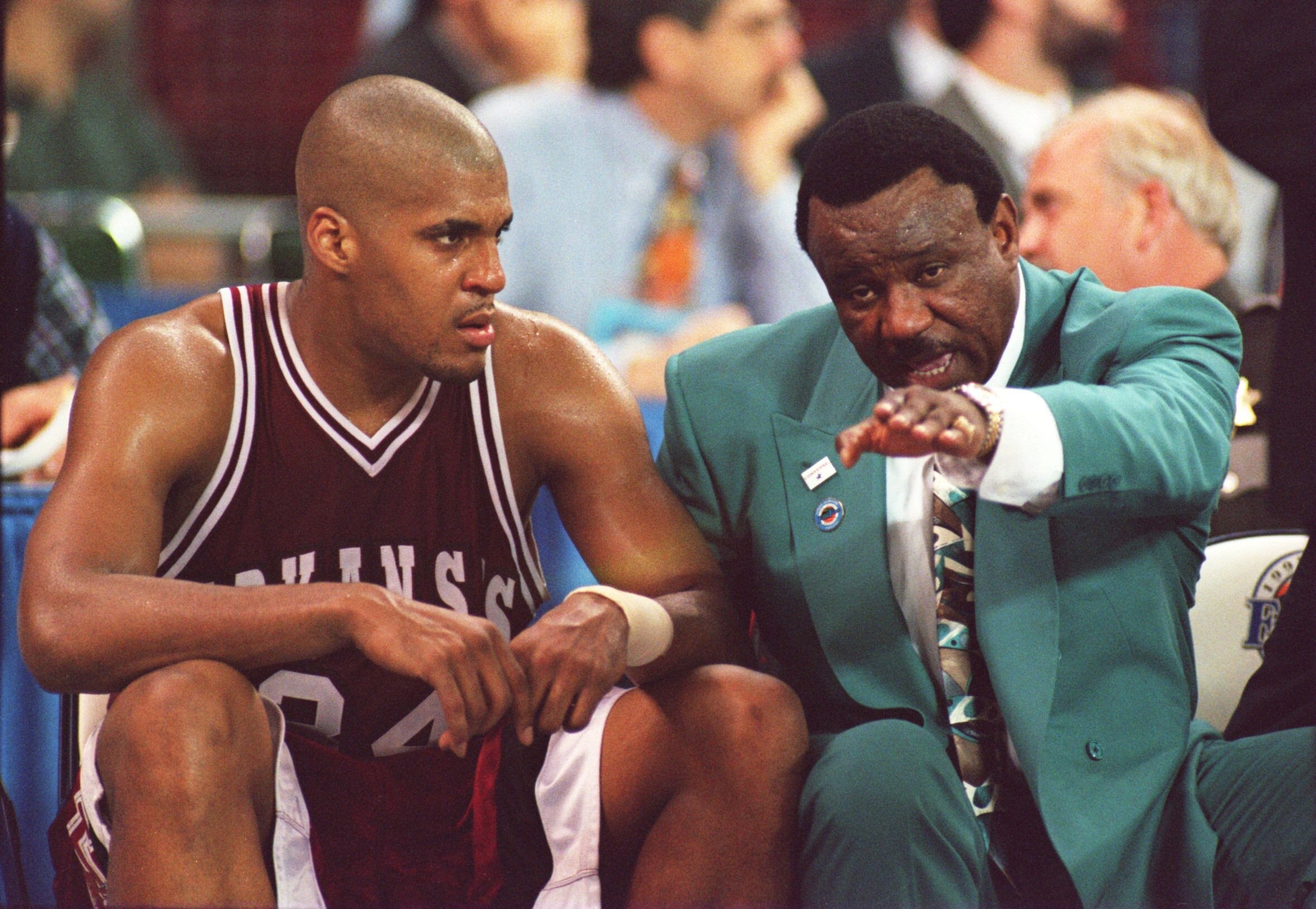 3 APR 1995:   ARKANSAS COACH NOLAN RICHARDSON, RIGHT, HAS A WORD WITH FORWARD CORLISS WILLIAMSON ON THE BENCH DURING THE FINAL SECONDS OF THEIR 89-78 LOSS TO UCLA IN THE NCAA MEN''S BASKETBALL CHAMPIONSHIP TONIGHT AT THE KINGDOME IN SEATTLE, WASHINGTON.