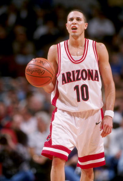 2 Dec 1997:  Guard Mike Bibby of the Arizona Wildcats moves the ball during a game against the Kansas Jayhawks at the United Center in Chicago, Illinois.  Kansas won the game, 90-87. Mandatory Credit: Jonathan Daniel  /Allsport