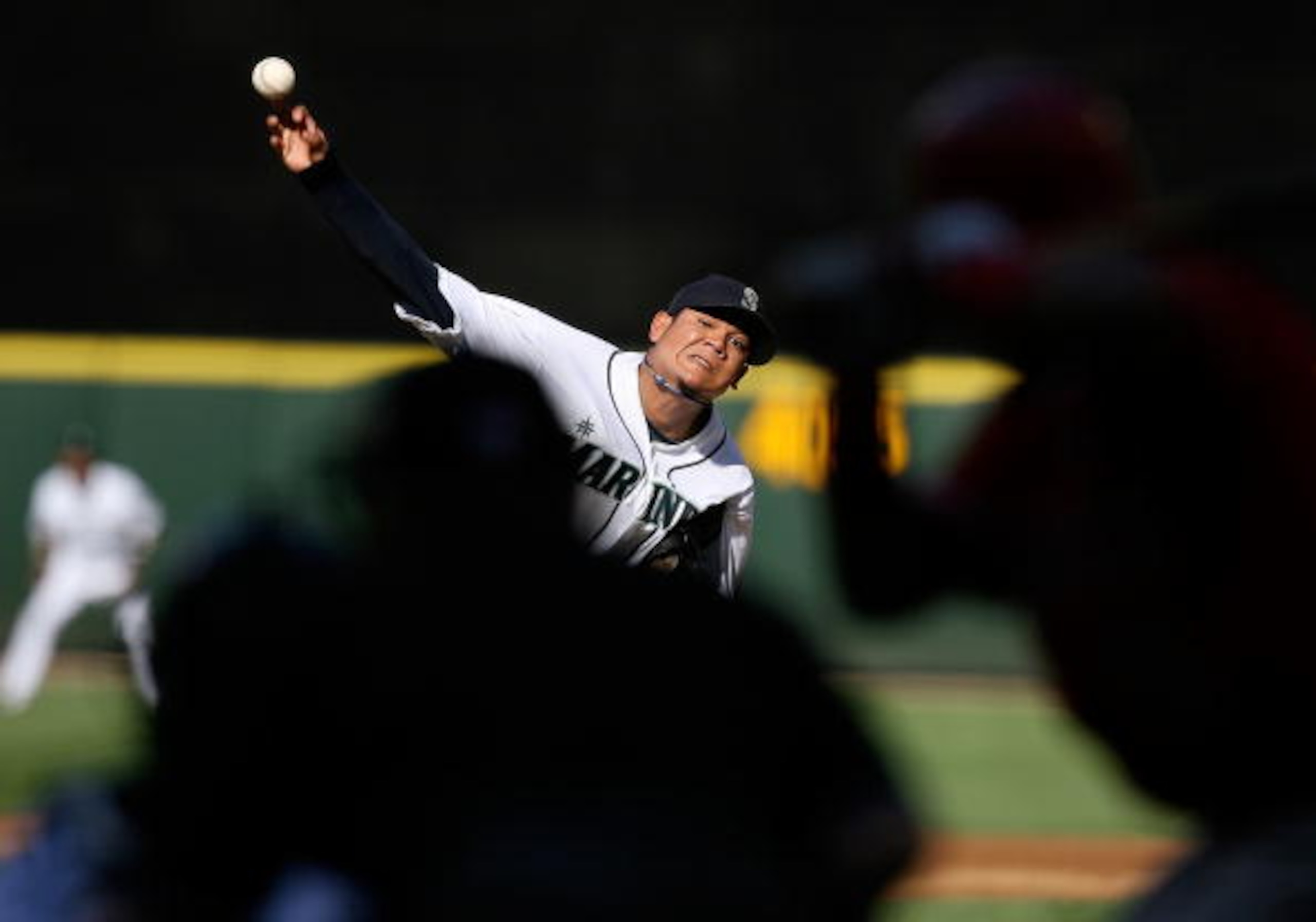 SEATTLE - SEPTEMBER 02:  Starting pitcher Felix Hernandez #34 of the Seattle Mariners pitches against the Los Angeles Angels of Anaheim on September 2, 2009 at Safeco Field in Seattle, Washington. (Photo by Otto Greule Jr/Getty Images)