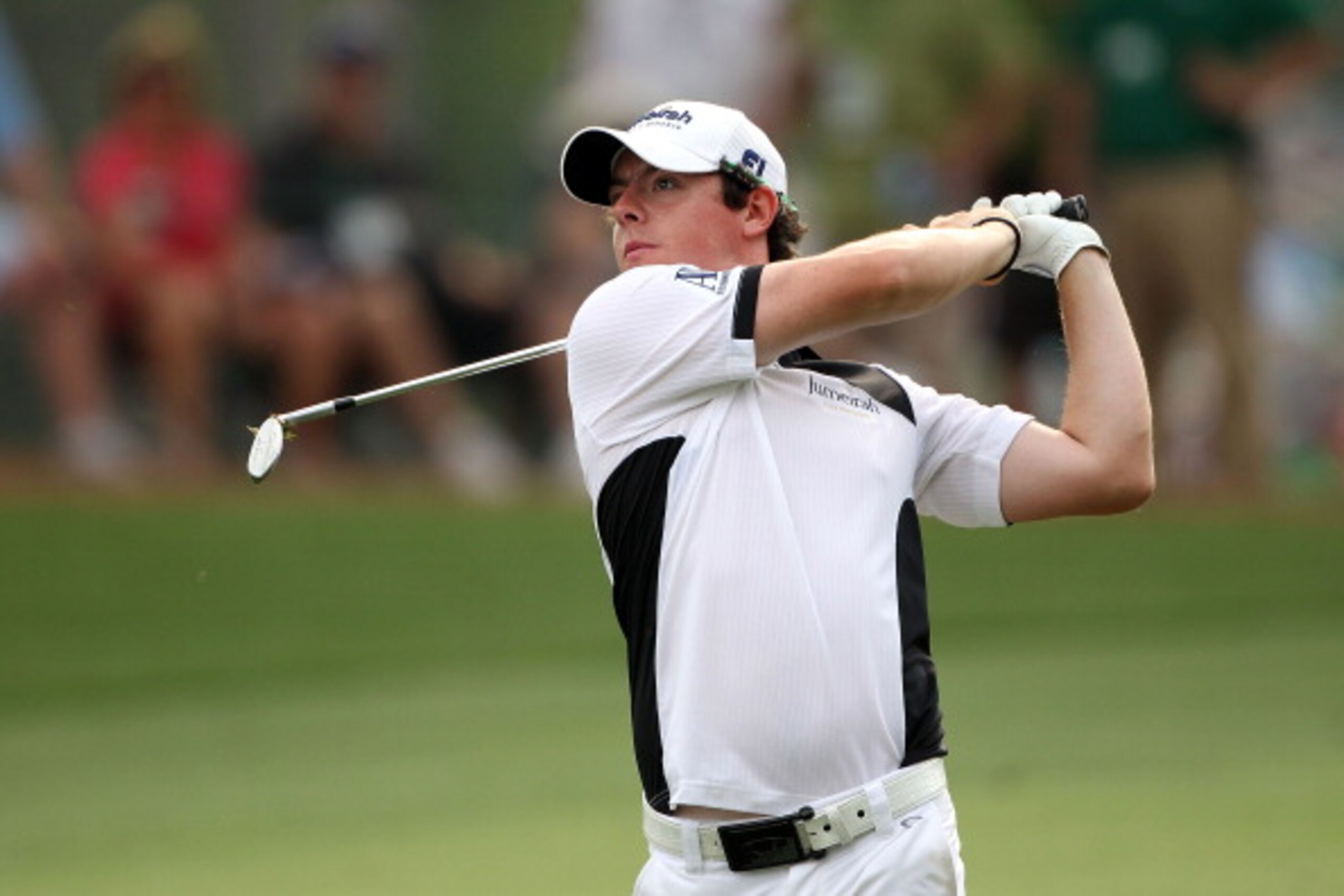 AUGUSTA, GA - APRIL 08:  Rory McIlroy of Northern Ireland hits his approach shot on the 17th hole during the second round of the 2011 Masters Tournament at Augusta National Golf Club on April 8, 2011 in Augusta, Georgia.  (Photo by Andrew Redington/Getty