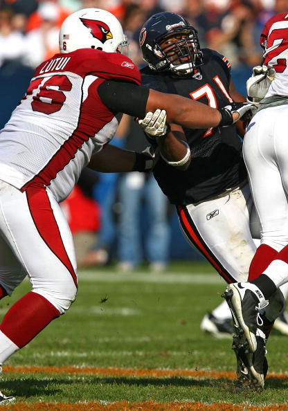 CHICAGO - NOVEMBER 08: Israel Idonije #71 of the Chicago Bears rushes against Deuce Lutui #76 of the Arizona Cardinals at Soldier Field on November 8, 2009 in Chicago, Illinois. The Cardinals defeated the Bears 41-21. (Photo by Jonathan Daniel/Getty Image
