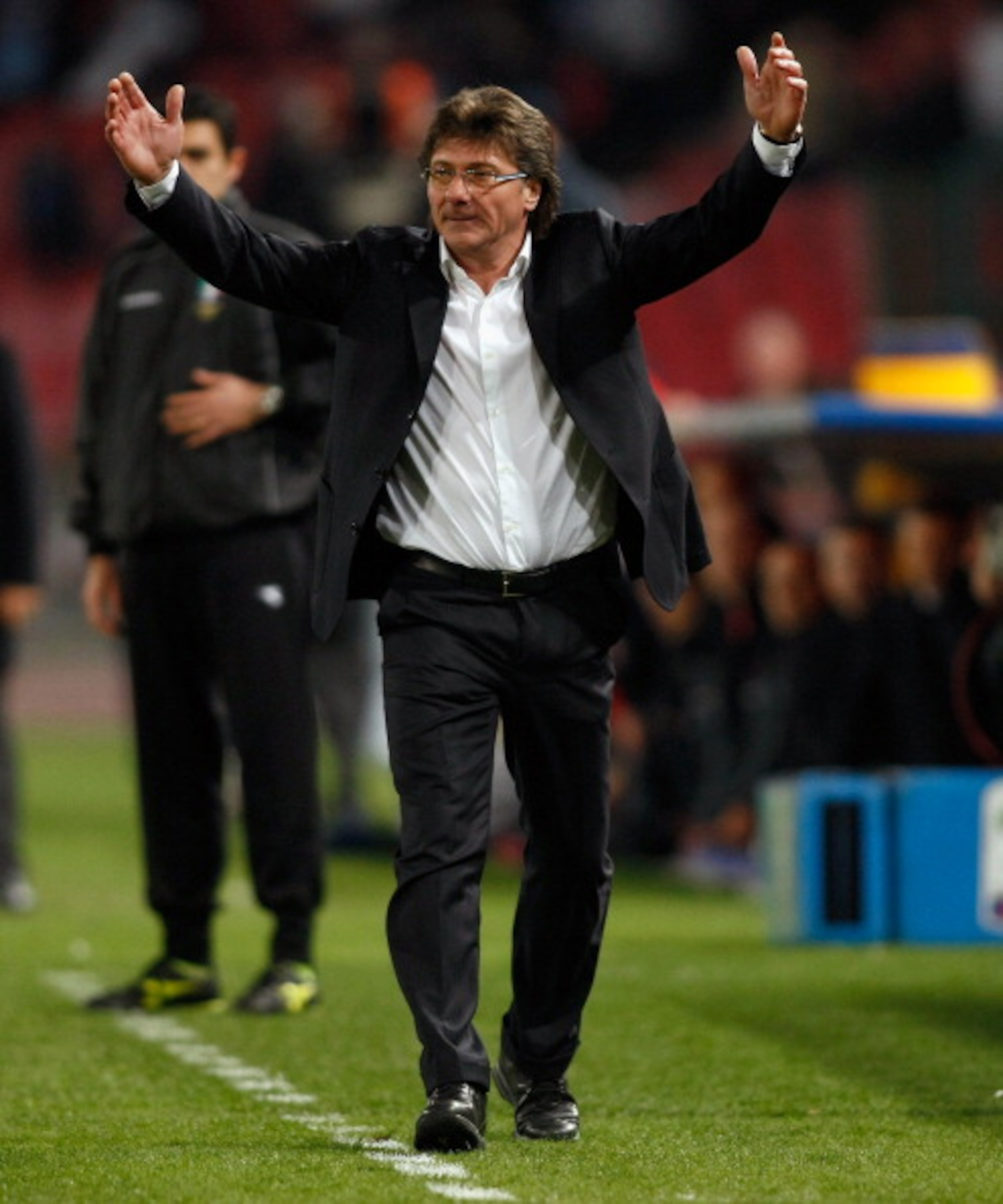 NAPLES, ITALY - MARCH 20:  Walter Mazzarri coach of Napoli during the Serie A match between SSC Napoli and Cagliari Calcio at Stadio San Paolo on March 20, 2011 in Naples, Italy.  (Photo by Maurizio Lagana/Getty Images)
