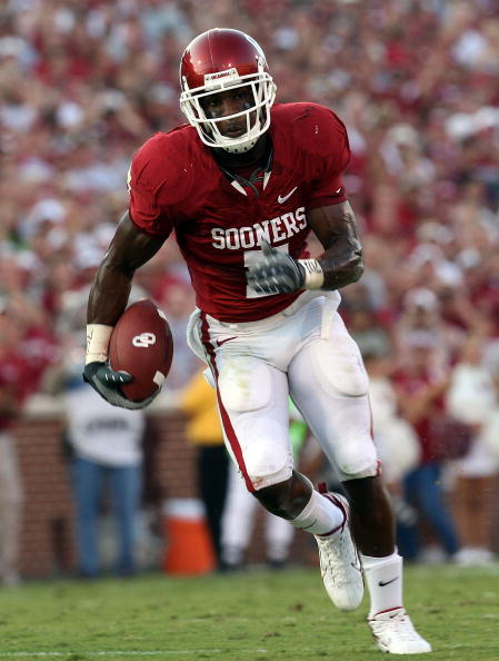 NORMAN, OK - SEPTEMBER 27:  Running back DeMarco Murray #7 of the Oklahoma Sooners during play against the TCU Horned Frogs at Memorial Stadium on September 27, 2008 in Norman, Oklahoma.  (Photo by Ronald Martinez/Getty Images)