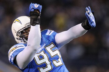SAN DIEGO, CA - DECEMBER 16:  Linebacker Shaun Phillips #95 of the San Diego Chargers celebrates a sack in the third quarter against the San Francisco 49ers at Qualcomm Stadium on December 16, 2010 in San Diego, California.  (Photo by Harry How/Getty Imag