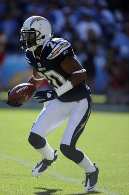 SAN DIEGO, CA - DECEMBER 12:  Antoine Cason #20 of the San Diego Chargers returns a kick during the game against the Kansas City Chiefs at Qualcomm Stadium on December 12, 2010 in San Diego, California.  (Photo by Harry How/Getty Images)