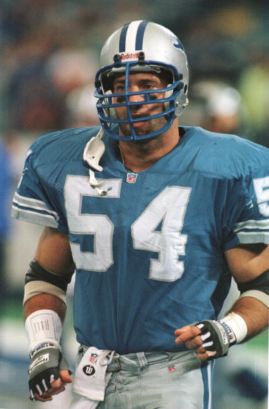 8 Oct 1995:  Linebacker Chris Spielman of the Detroit Lions jogs off the field during the Lions 38-20 victory over the Cleveland Browns at the Pontiac Silverdome in Detroit, Michigan.   Mandatory Credit: Brian Bahr/ALLSPORT