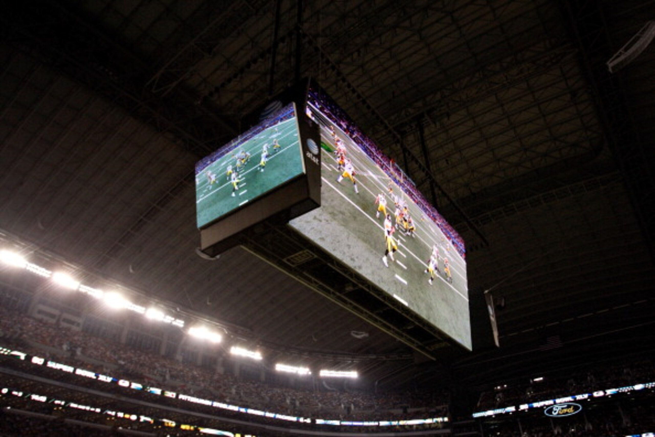 ARLINGTON, TX - FEBRUARY 06: A general view of the giant HD screen with the likeness of Ben Roethlisberger #7 of the Pittsburgh Steelers dropping back to pass against the Green Bay Packers during Super Bowl XLV at Cowboys Stadium on February 6, 2011 in A ARLINGTON, TX - FEBRUARY 06: A general view of the giant HD screen with the likeness of Ben Roethlisberger #7 of the Pittsburgh Steelers dropping back to pass against the Green Bay Packers during Super Bowl XLV at Cowboys Stadium on February 6, 2011 in A