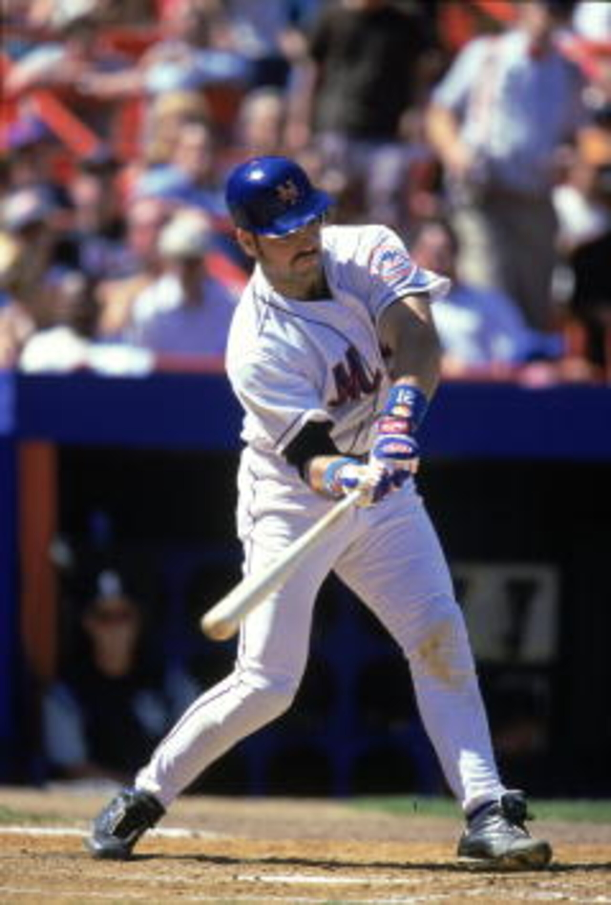17 Aug 2000:  Catcher Mike Piazza #31 of the New York Mets takes a swing at the ball during the game against the Colorado Rockies at Shea Stadium in Flushing, New York. The Mets defeated the Rockies 2-1.Mandatory Credit: Jamie Squire  /Allsport