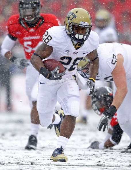 CINCINNATI, OH - DECEMBER 04:  Dion Lewis #28 of the Pittsburgh Panthers runs with the ball during the Big East Conference game against the Cincinnati Bearcats at Nippert Stadium on December 4, 2010 in Cincinnati, Ohio.  Pittsburgh won 28-10.  (Photo by A