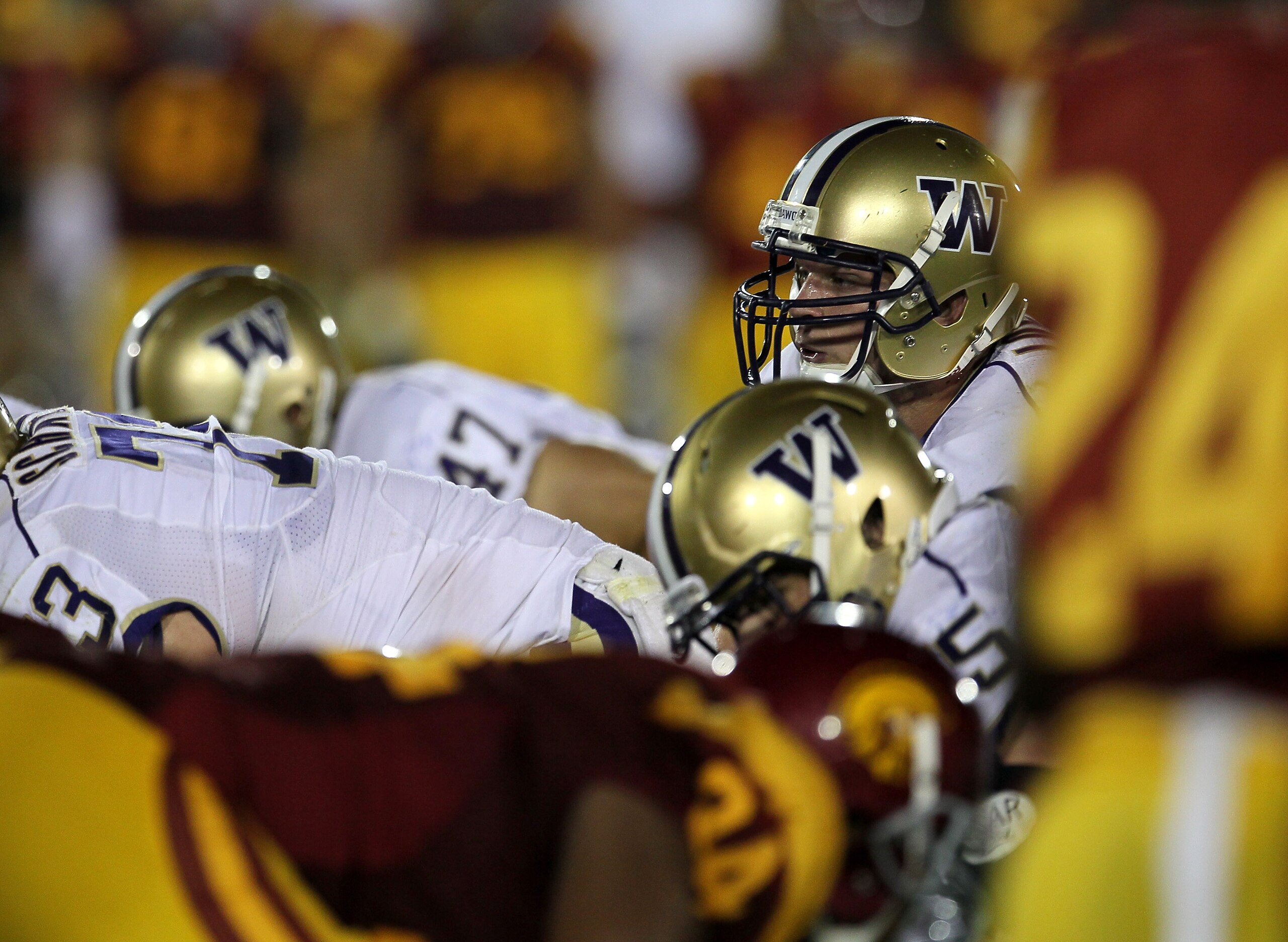 LOS ANGELES, CA - OCTOBER 02:  Quarterback Jake Locker #10 of the Washington Huskies calls signals against the USC Trojans at the Los Angeles Memorial Coliseum on October 2, 2010 in Los Angeles, California.  Washington won 32-31.  (Photo by Stephen Dunn/G