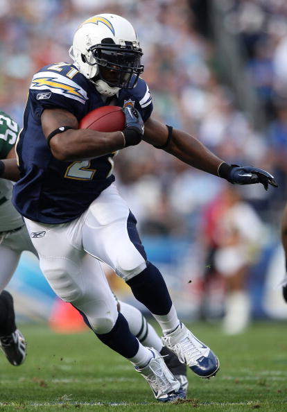 SAN DIEGO - JANUARY 17:  Running back LaDainian Tomlinson #21 of the San Diego Chargers runs with the ball against the New York Jets during the AFC Divisional Playoff Game at Qualcomm Stadium on January 17, 2010 in San Diego, California.  (Photo by Donald