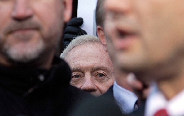 WASHINGTON, DC - MARCH 11:  Dallas Cowboys owner Jerry Jones (C) listens to a news conference outside the Federal Mediation and Conciliation Service building March 11, 2011 in Washington, DC. The NFLPA has filed for decertification and will no longer be t
