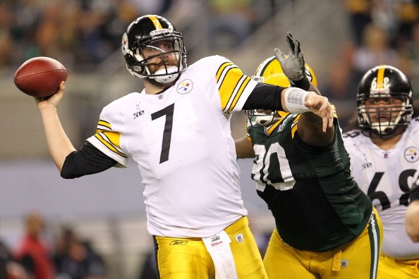 ARLINGTON, TX - FEBRUARY 06:  Ben Roethlisberger #7 of the Pittsburgh Steelers throws an 8 yard touchdown pass to Hines Ward against the Green Bay Packers during Super Bowl XLV at Cowboys Stadium on February 6, 2011 in Arlington, Texas.  (Photo by Jamie S