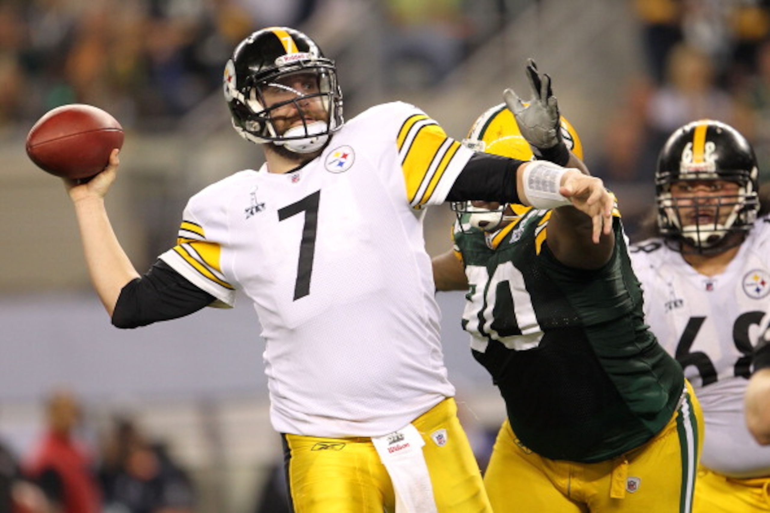 ARLINGTON, TX - FEBRUARY 06: Ben Roethlisberger #7 of the Pittsburgh Steelers throws an 8 yard touchdown pass to Hines Ward against the Green Bay Packers during Super Bowl XLV at Cowboys Stadium on February 6, 2011 in Arlington, Texas. (Photo by Jamie S ARLINGTON, TX - FEBRUARY 06: Ben Roethlisberger #7 of the Pittsburgh Steelers throws an 8 yard touchdown pass to Hines Ward against the Green Bay Packers during Super Bowl XLV at Cowboys Stadium on February 6, 2011 in Arlington, Texas. (Photo by Jamie S