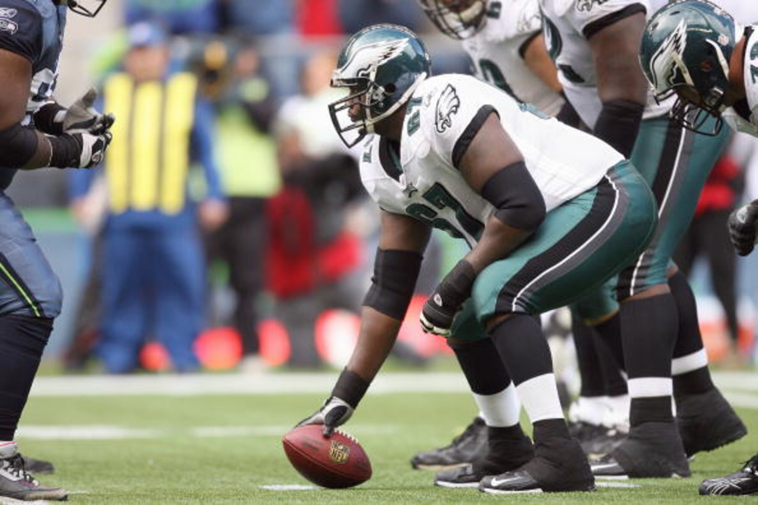 SEATTLE - NOVEMBER 02:  Jamaal Jackson #67 of the Philadelphia Eagles gets ready to hike the ball during the game against the Seattle Seahawks at Qwest Field on November 2, 2008 in Seattle, Washington. (Photo by Otto Greule Jr/Getty Images)