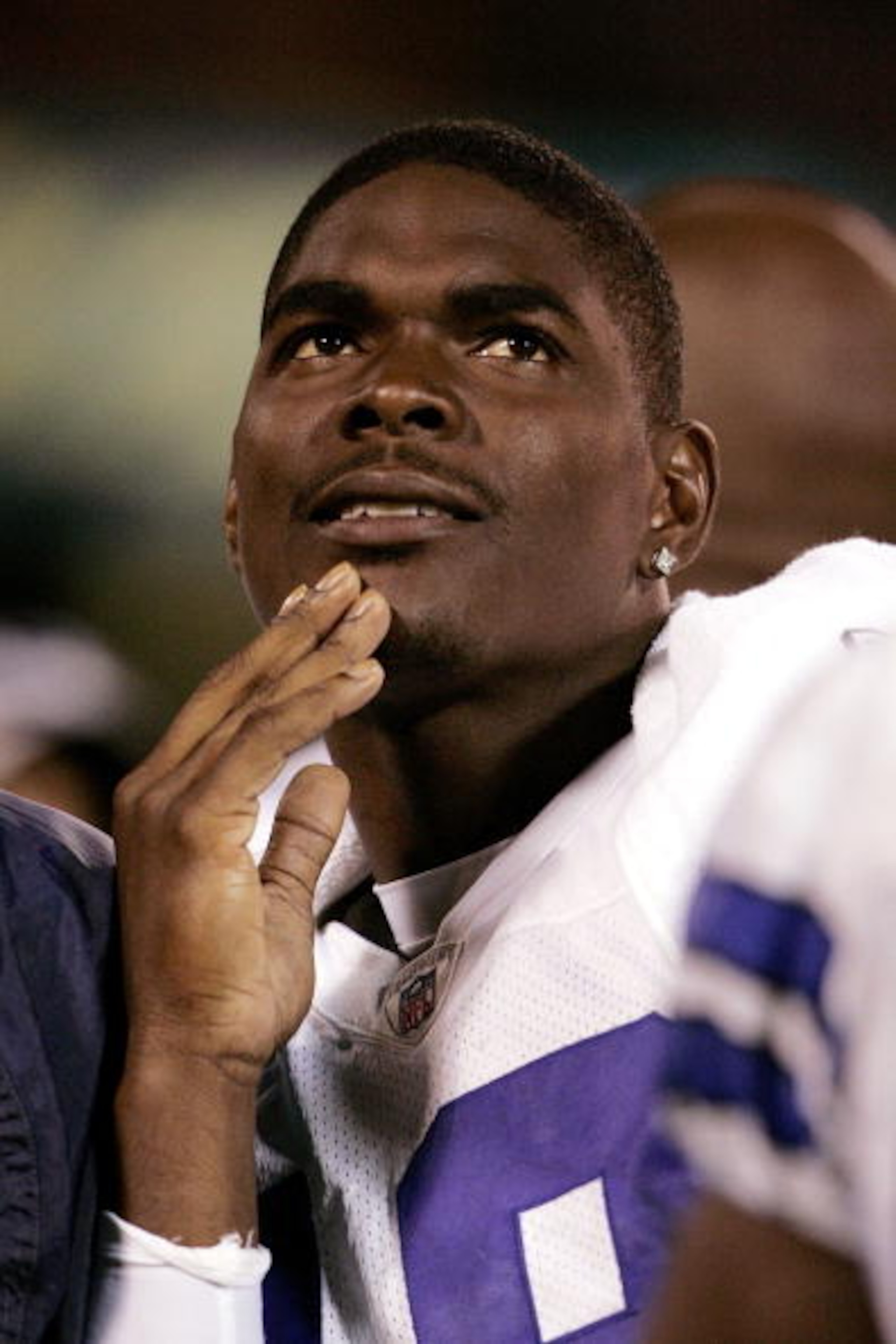 OAKLAND, CA - AUGUST 21:  Keyshawn Johnson #19 of the Dallas Cowboys watches the time run out at the end of the game against the Oakland Raiders August 21, 2004 at Network Associates Coliseum in Oakland, California. The Cowboys went on to win with a score
