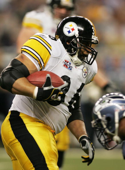 DETROIT - FEBRUARY 05:  Running back Jerome Bettis #36 of the Pittsburgh Steelers runs against the Seattle Seahawks in the second half of the Super Bowl XL at Ford Field on February 5, 2006 in Detroit, Michigan. The Steelers defeated the Seahawks 21-10. (