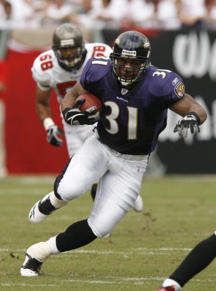 TAMPA, FL - SEPTEMBER 10:  Running back Jamal Lewis #31 of the Baltimore Ravens rushes against the Tampa Bay Buccaneers on September 10, 2006 at Raymond James Stadium in Tampa, Florida.  (Photo by Matt Stroshane/Getty Images)