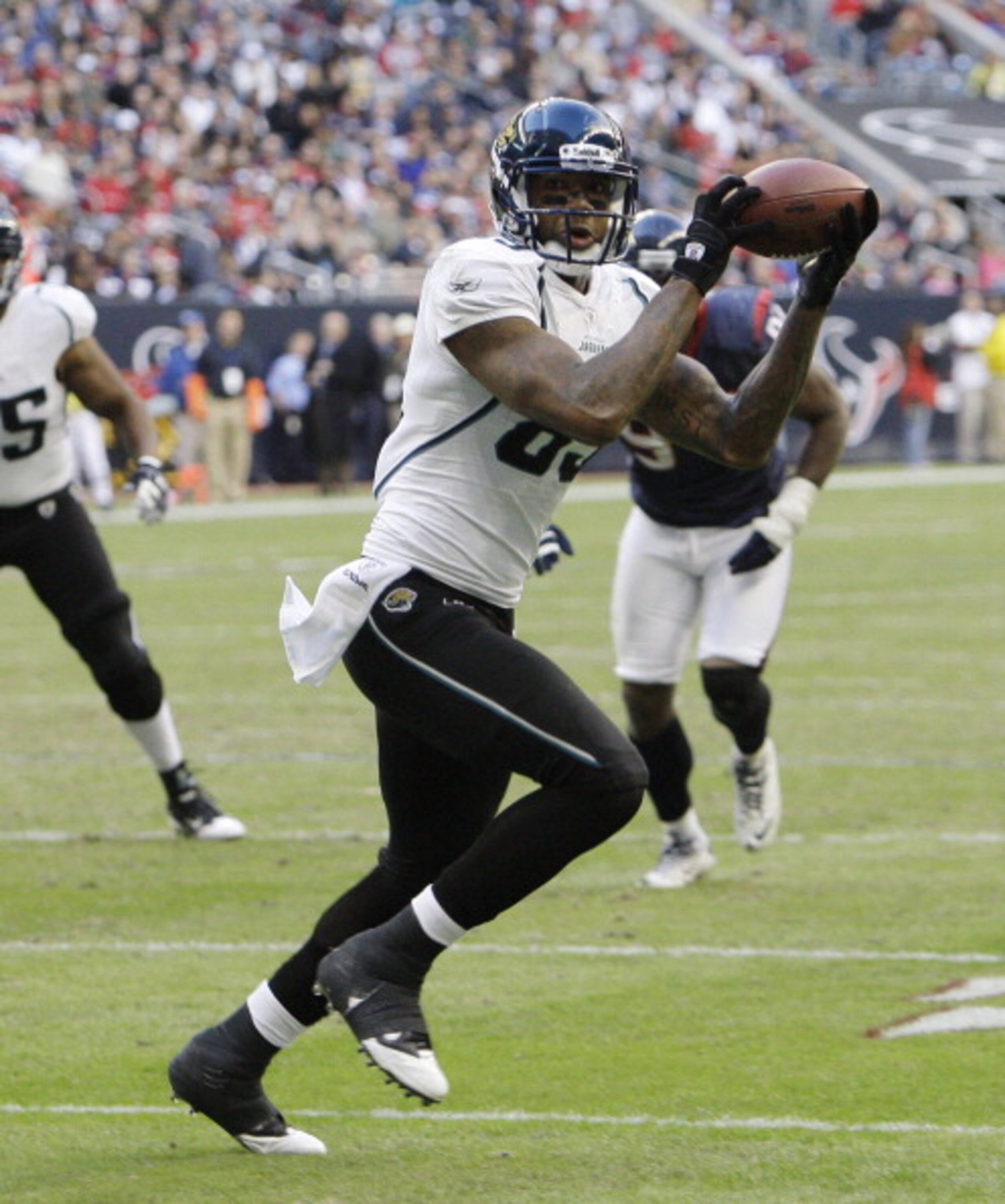 HOUSTON - JANUARY 02:  Wide receiver Mike Thomas #80 of the Jacksonville Jaguars scores in the second quarter against the Houston Texans at Reliant Stadium on January 2, 2011 in Houston, Texas.  (Photo by Bob Levey/Getty Images)