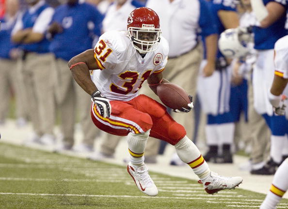 INDIANAPOLIS - NOVEMBER 18: Priest Holmes #31 of the Kansas City Chiefs carries the ball during the game against the Indianapolis Colts on November 18, 2007 at the RCA Dome in Indianapolis, Indiana. The Colts defeated the Chiefs 13-10. (Photo by Dilip Vis