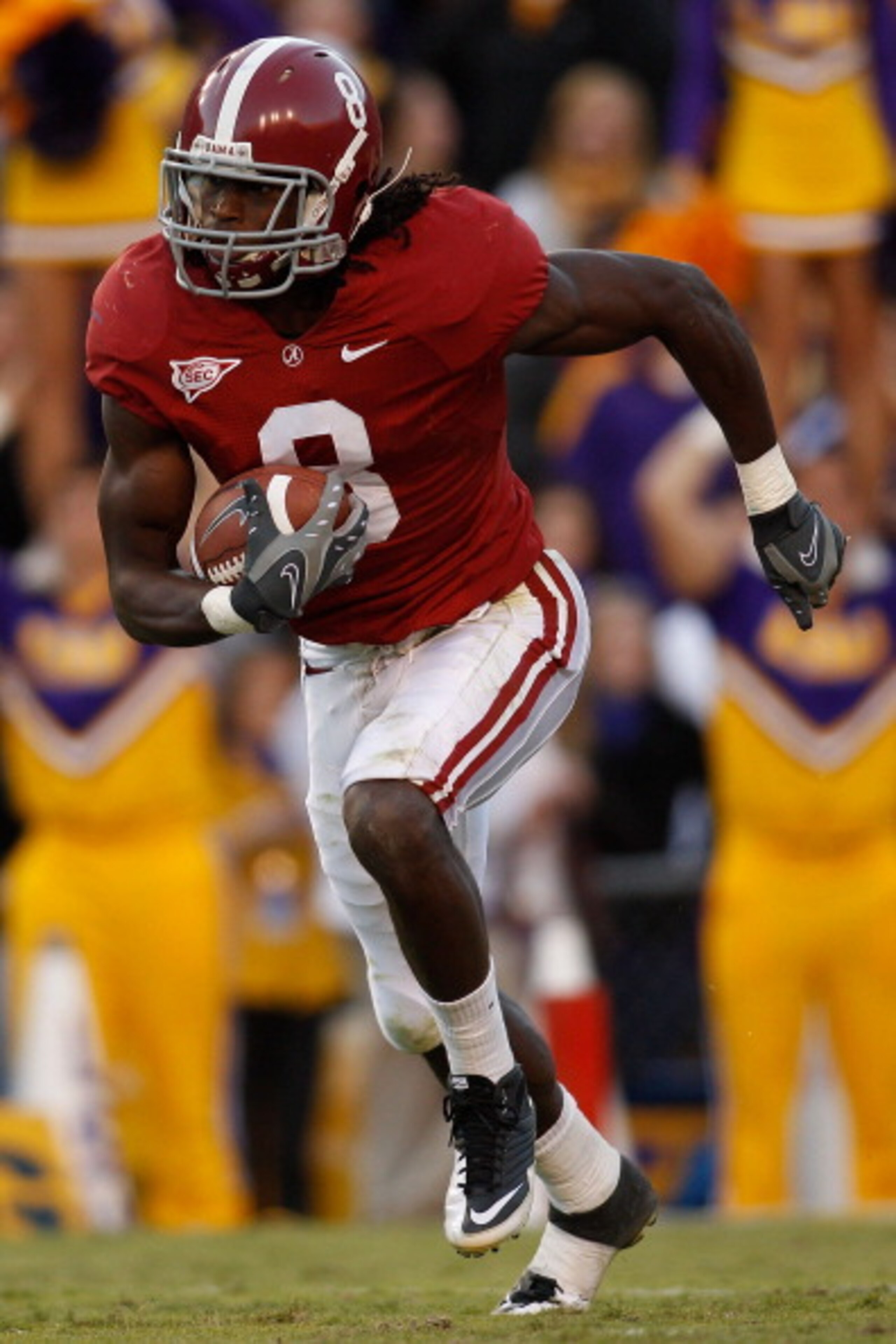 BATON ROUGE, LA - NOVEMBER 06: Julio Jones #8 of the Alabama Crimson Tide in action during the game against the Louisiana State University Tigers at Tiger Stadium on November 6, 2010 in Baton Rouge, Louisiana. The Tigers defeated the Crimson Tide 24-21. BATON ROUGE, LA - NOVEMBER 06: Julio Jones #8 of the Alabama Crimson Tide in action during the game against the Louisiana State University Tigers at Tiger Stadium on November 6, 2010 in Baton Rouge, Louisiana. The Tigers defeated the Crimson Tide 24-21.