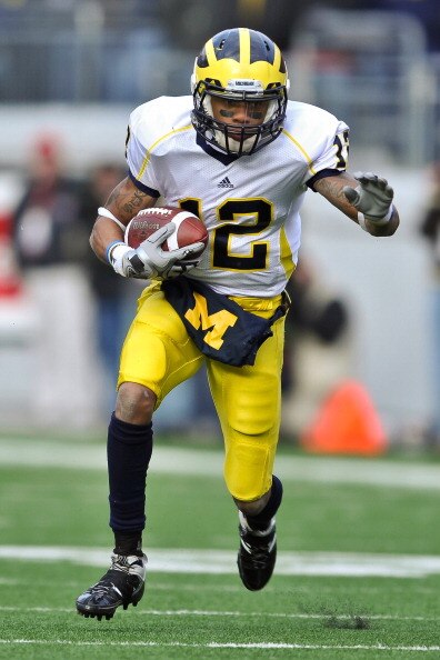 COLUMBUS, OH - NOVEMBER 27:  Roy Roundtree #12 of the Michigan Wolverines runs with the ball against the Ohio State Buckeyes at Ohio Stadium on November 27, 2010 in Columbus, Ohio.  (Photo by Jamie Sabau/Getty Images)