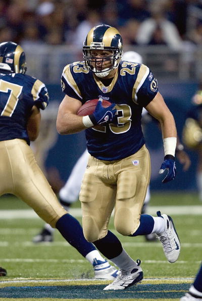 ST. LOUIS - OCTOBER 28: Brian Leonard #23 of the St. Louis Rams carries the ball against the Cleveland Browns at the Edward Jones Dome October 28, 2007 in St. Louis, Missouri. The Browns beat the Rams 27-20. (Photo by Dilip Vishwanat/Getty Images)