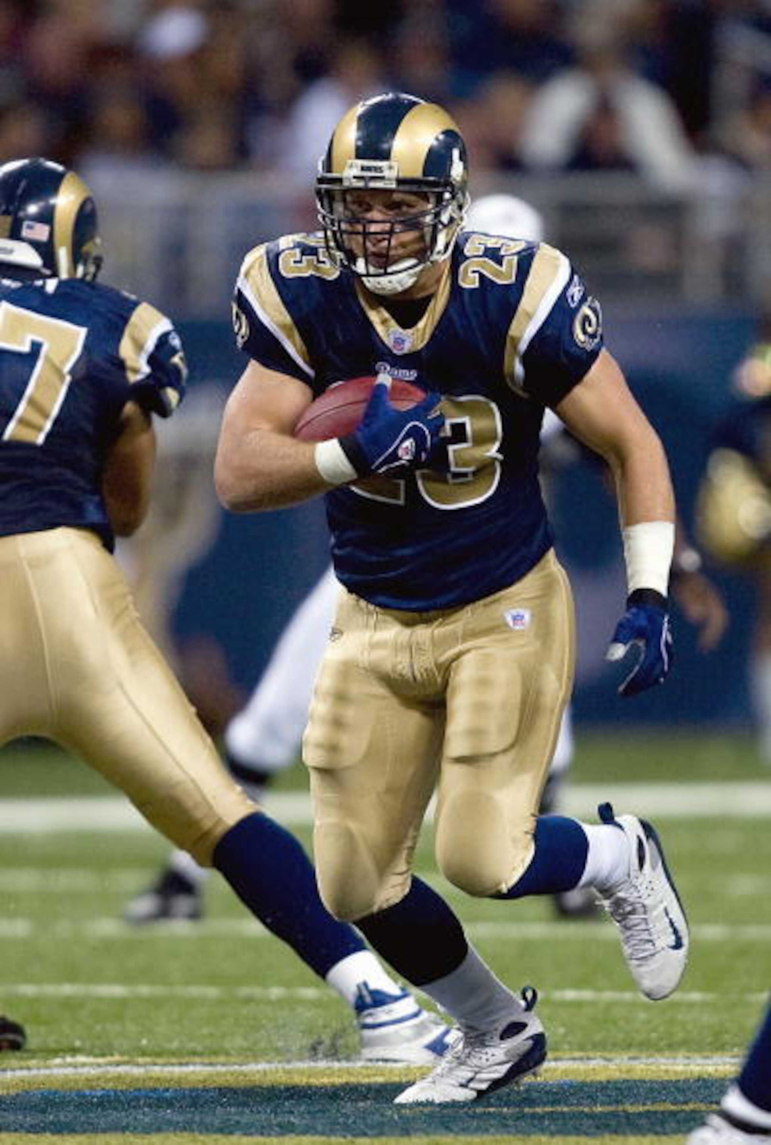 ST. LOUIS - OCTOBER 28: Brian Leonard #23 of the St. Louis Rams carries the ball against the Cleveland Browns at the Edward Jones Dome October 28, 2007 in St. Louis, Missouri. The Browns beat the Rams 27-20. (Photo by Dilip Vishwanat/Getty Images)