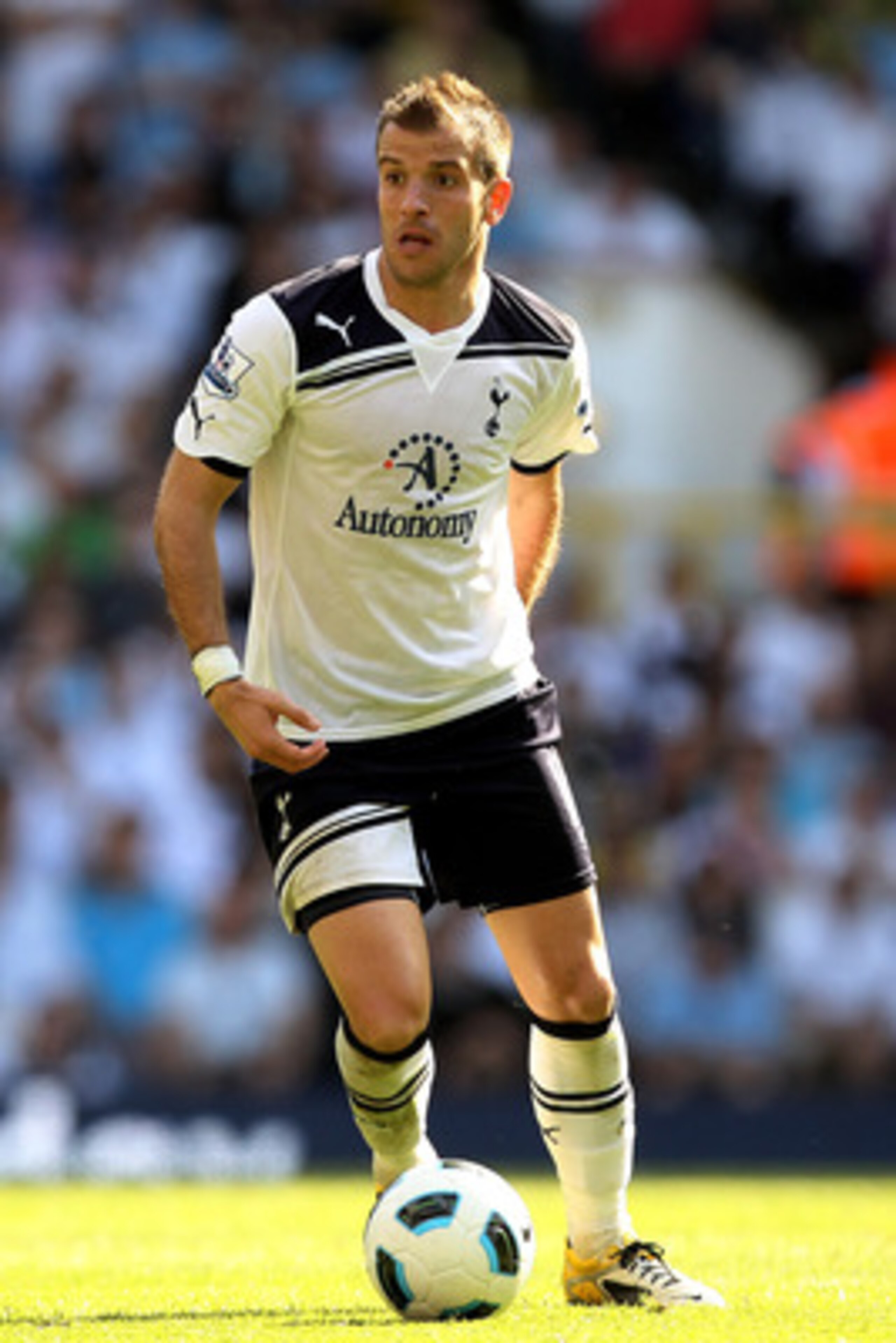 LONDON, ENGLAND - APRIL 09:  Rafael Van der Vaart of Spurs in action during the Barclays Premier League match between Tottenham Hotspur and Stoke City at White Hart Lane on April 9, 2011 in London, England.  (Photo by Ian Walton/Getty Images)
