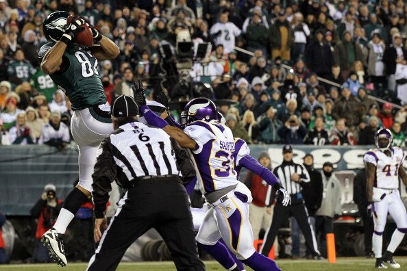 PHILADELPHIA, PA - DECEMBER 28: Clay Harbor #82 of the Philadelphia Eagles catches a touchdown pass agianst Jamarca Sanford #33 of the Minnesota Vikings at Lincoln Financial Field on December 28, 2010 in Philadelphia, Pennsylvania. (Photo by Jim McIsaac/G