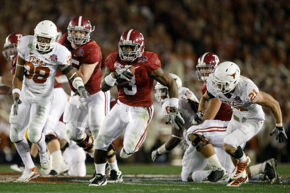 PASADENA, CA - JANUARY 07:  Running back Trent Richardson #3 of the Alabama Crimson Tide runs for a 49-yard touchdown against the Texas Longhorns in the second quarter of the Citi BCS National Championship game at the Rose Bowl on January 7, 2010 in Pasad