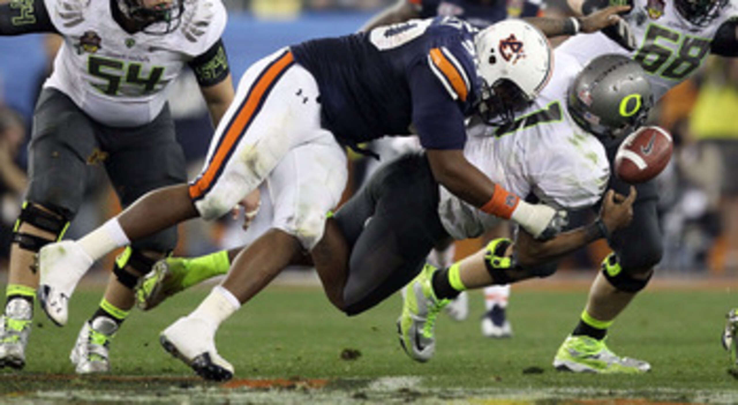 GLENDALE, AZ - JANUARY 10: Nick Fairley #90 of the Auburn Tigers sacks Darron Thomas #1 of the Oregon Ducks in the fourth quarter of the Tostitos BCS National Championship Game at University of Phoenix Stadium on January 10, 2011 in Glendale, Arizona. (Ph GLENDALE, AZ - JANUARY 10: Nick Fairley #90 of the Auburn Tigers sacks Darron Thomas #1 of the Oregon Ducks in the fourth quarter of the Tostitos BCS National Championship Game at University of Phoenix Stadium on January 10, 2011 in Glendale, Arizona. (Ph