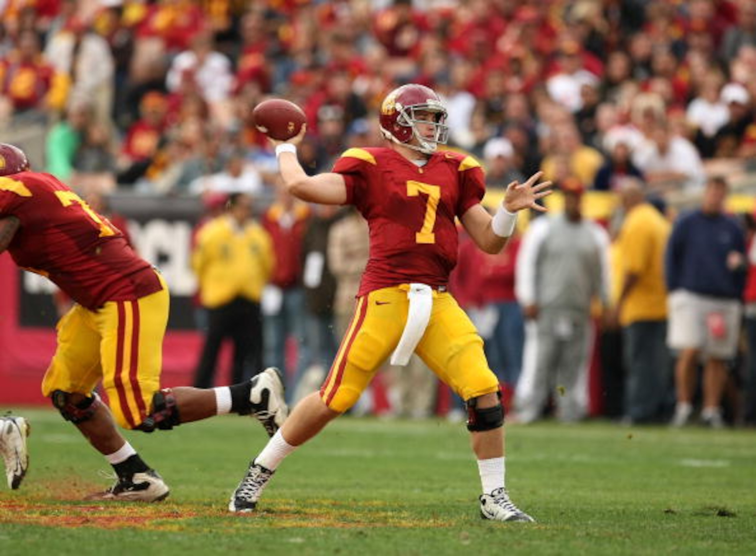 LOS ANGELES, CA - DECEMBER 05:  Quarterback Matt Barkley #7 of the USC Trojans throws a pass against the Arizona Wildcats on December 5, 2009 at the Los Angeles Coliseum in Los Angeles, California. Arizona won 21-17.  (Photo by Stephen Dunn/Getty Images)