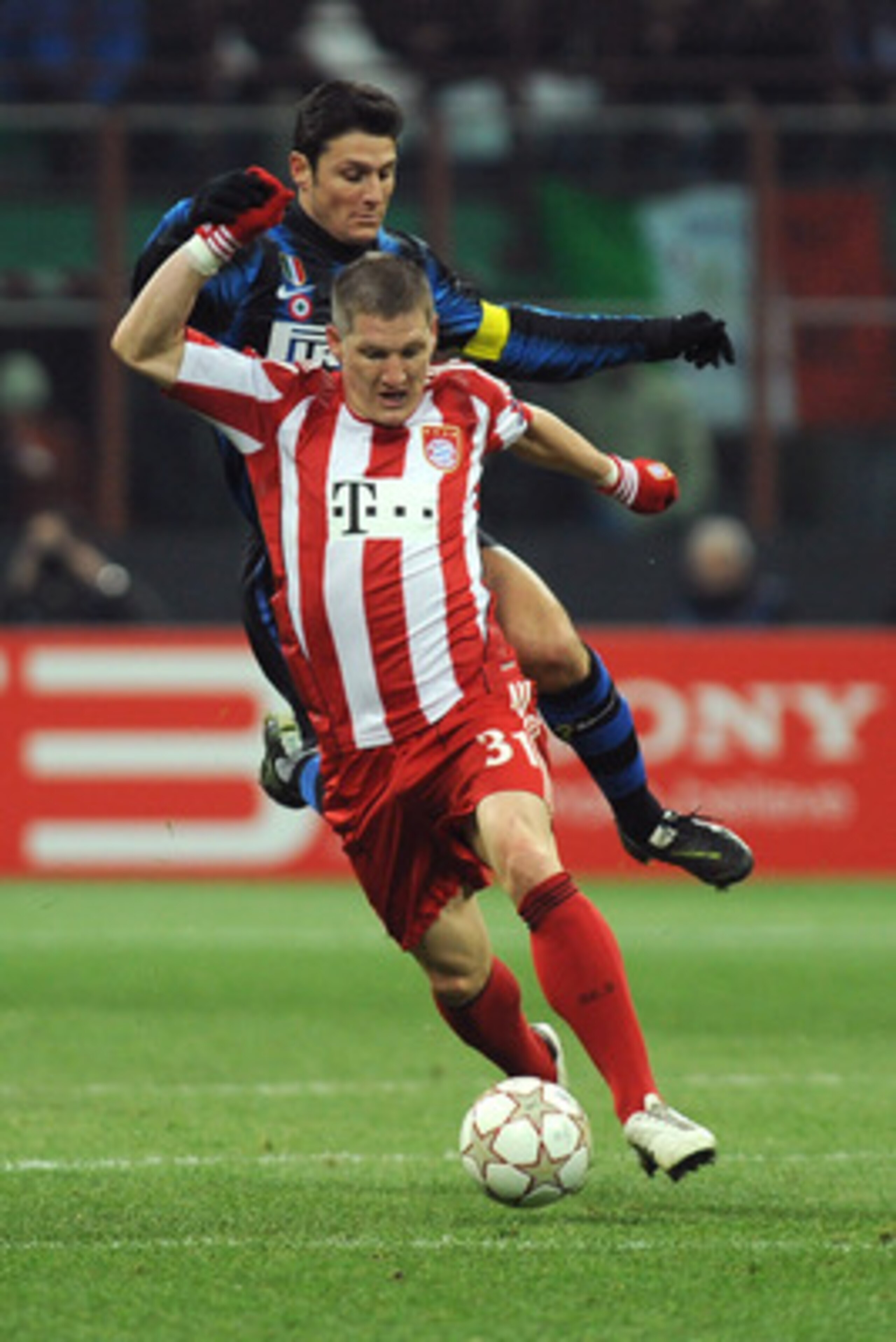 MILAN, ITALY - FEBRUARY 23:  Javier Zanetti of Inter Milan competes with Bastian Schweinsteiger of FC Bayern Muenchen during the UEFA Champions League round of 16 first leg match between Inter Milan v FC Bayern Muenchen on February 23, 2011 in Milan, Ital