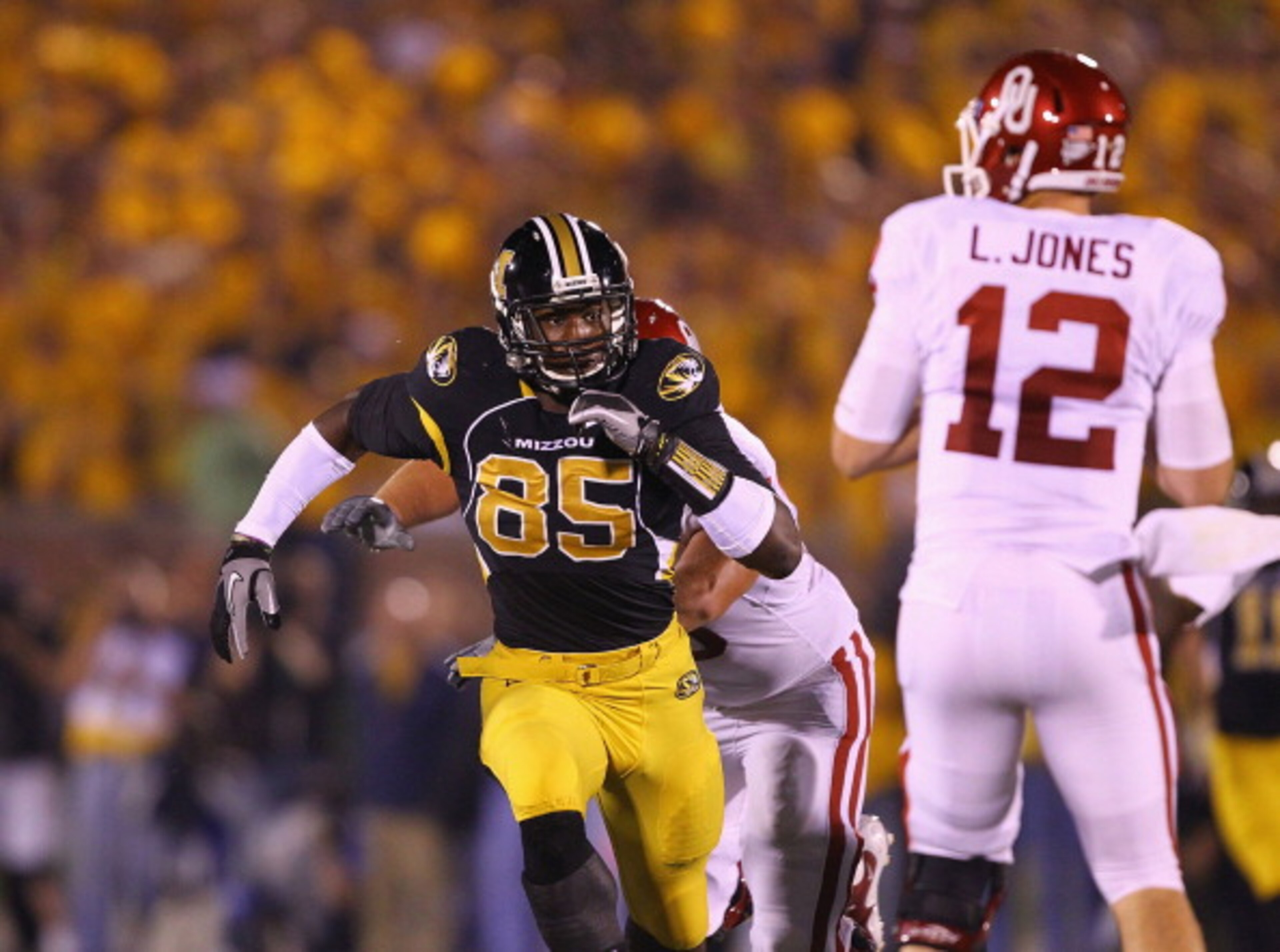 COLUMBIA, MO - OCTOBER 23: Aldon Smith #85 of the Missouri Tigers in action against the Oklahoma Sooners at Faurot Field/Memorial Stadium on October 23, 2010 in Columbia, Missouri.  The Tigers beat the Sooners 36-27.  (Photo by Dilip Vishwanat/Getty Image