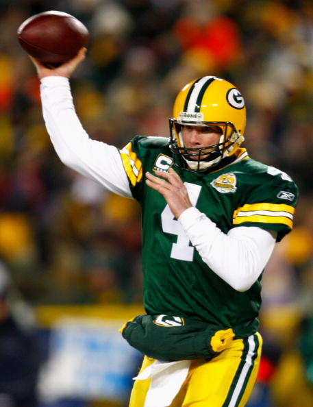 GREEN BAY, WI - JANUARY 20:  Quarterback Brett Favre #4 of the Green Bay Packers throws a pass against the New York Giants during the NFC championship game on January 20, 2008 at Lambeau Field in Green Bay, Wisconsin.  (Photo by Jamie Squire/Getty Images)