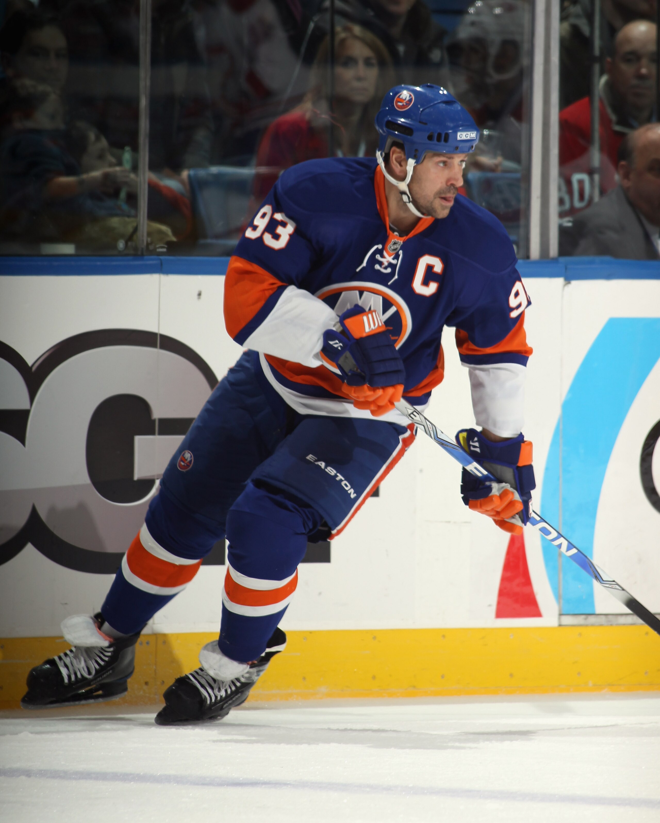 UNIONDALE, NY - OCTOBER 29:  Doug Weight #93 of the New York Islanders skates against the Montreal Canadiens at the Nassau Coliseum on October 29, 2010 in Uniondale, New York.  (Photo by Bruce Bennett/Getty Images)