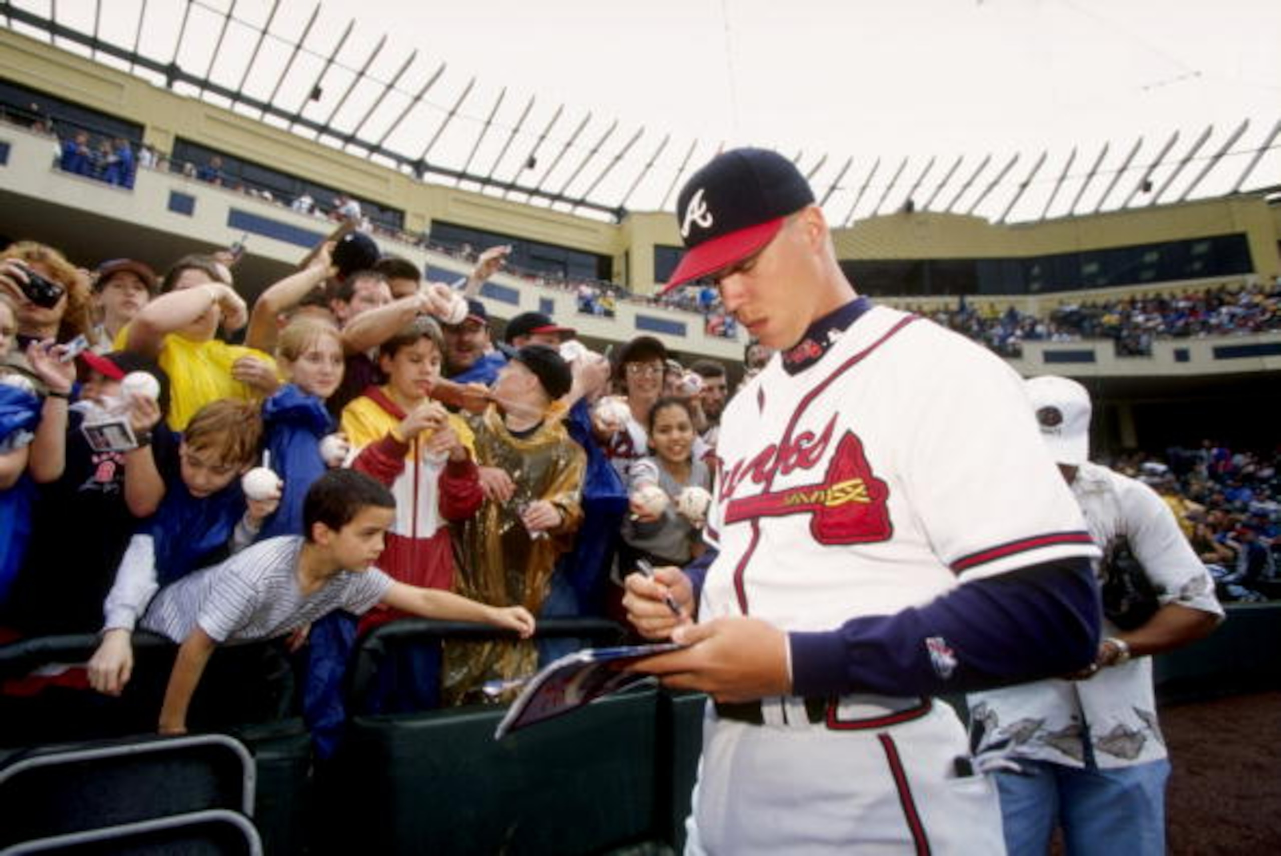 28 Feb 1998:  Chipper Jones #10 of the Atlanta Braves signs autographs for fans during a spring training game against the New York Mets at the Disney Wide World of Sports Stadium in Orlando, Florida. The Braves defeated the Mets 3-2. Mandatory Credit: And