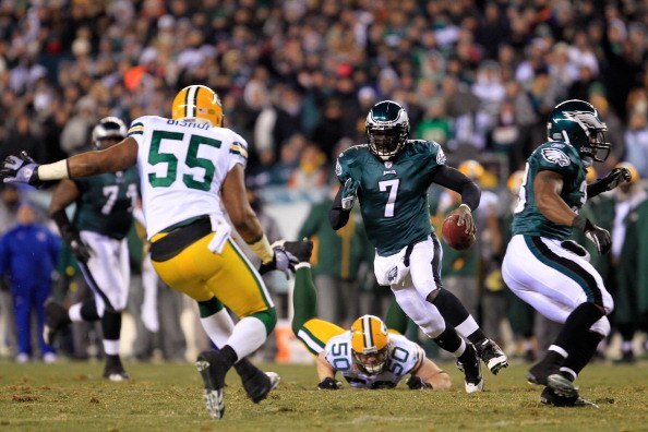 PHILADELPHIA, PA - JANUARY 09:  Michael Vick #7 of the Philadelphia Eagles scrambles against A.J. Hawk #50 and Desmond Bishop #55 of the Green Bay Packers during the 2011 NFC wild card playoff game at Lincoln Financial Field on January 9, 2011 in Philadel
