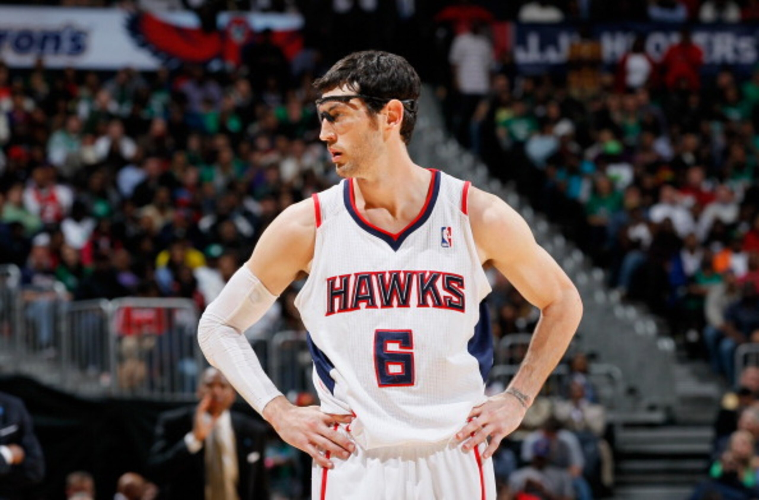 ATLANTA, GA - APRIL 01: Kirk Hinrich #6 of the Atlanta Hawks against the Boston Celtics at Philips Arena on April 1, 2011 in Atlanta, Georgia. NOTE TO USER: User expressly acknowledges and agrees that, by downloading and/or using this Photograph, user i ATLANTA, GA - APRIL 01: Kirk Hinrich #6 of the Atlanta Hawks against the Boston Celtics at Philips Arena on April 1, 2011 in Atlanta, Georgia. NOTE TO USER: User expressly acknowledges and agrees that, by downloading and/or using this Photograph, user i
