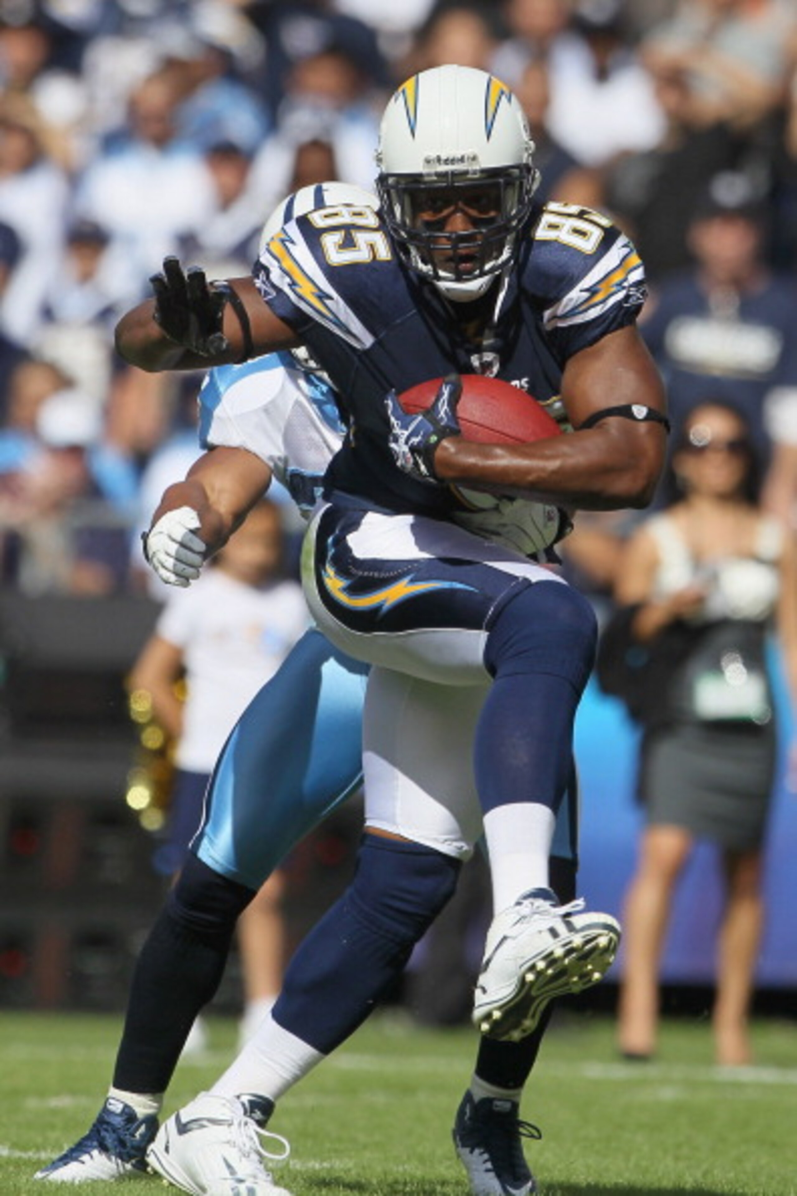 SAN DIEGO - OCTOBER 31:  Tight end Antonio Gates #85 of the San Diego Chargers carries the ball against the Tennessee Titans in the game at Qualcomm Stadium on October 31, 2010 in San Diego, California. The Chargers defeated the Titans 33-25.  (Photo by J