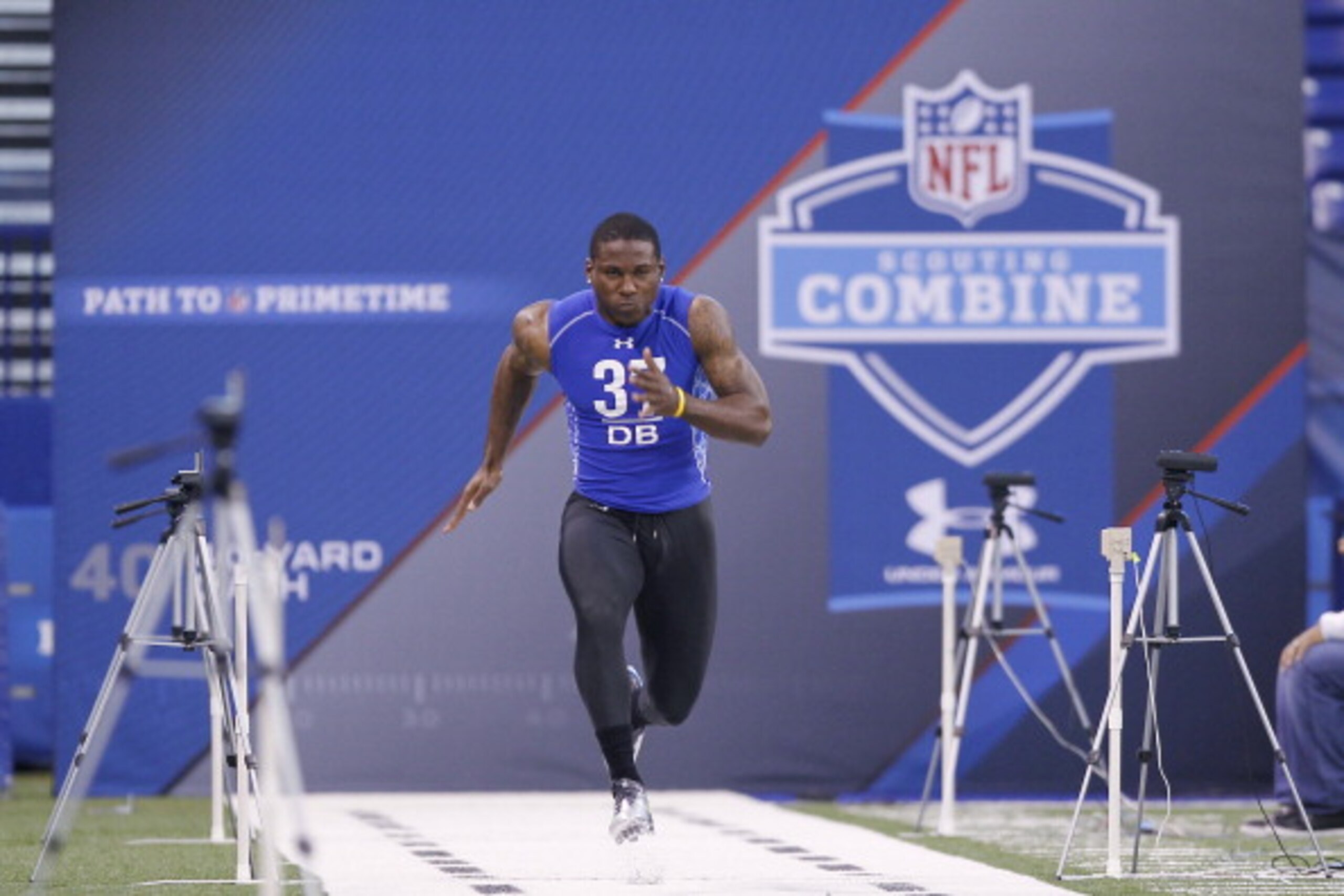 INDIANAPOLIS, IN - MARCH 1: Defensive back Patrick Peterson #37 of LSU runs the 40-yard dash during the 2011 NFL Scouting Combine at Lucas Oil Stadium on February 28, 2011 in Indianapolis, Indiana. (Photo by Joe Robbins/Getty Images)