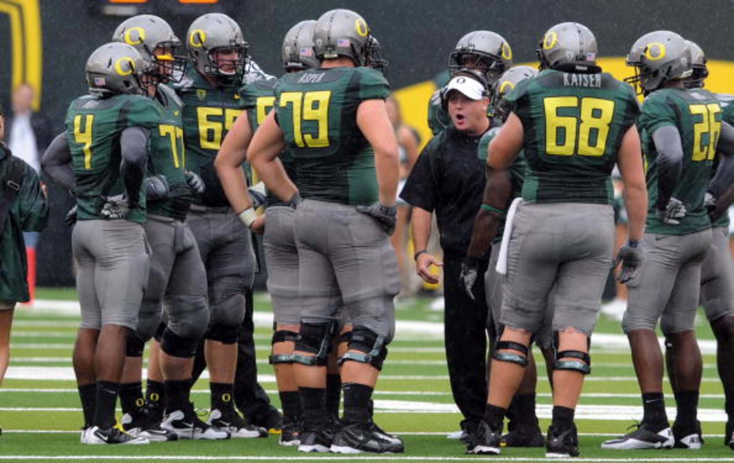 EUGENE, OR - SEPTEMBER 18: Head coach Chip Kelly of the Oregon Ducks has some words with his offensive unit during a time out in the second quarter of the game against the Portland State Vikings at Autzen Stadium on September 18, 2010 in Eugene, Oregon. EUGENE, OR - SEPTEMBER 18: Head coach Chip Kelly of the Oregon Ducks has some words with his offensive unit during a time out in the second quarter of the game against the Portland State Vikings at Autzen Stadium on September 18, 2010 in Eugene, Oregon.