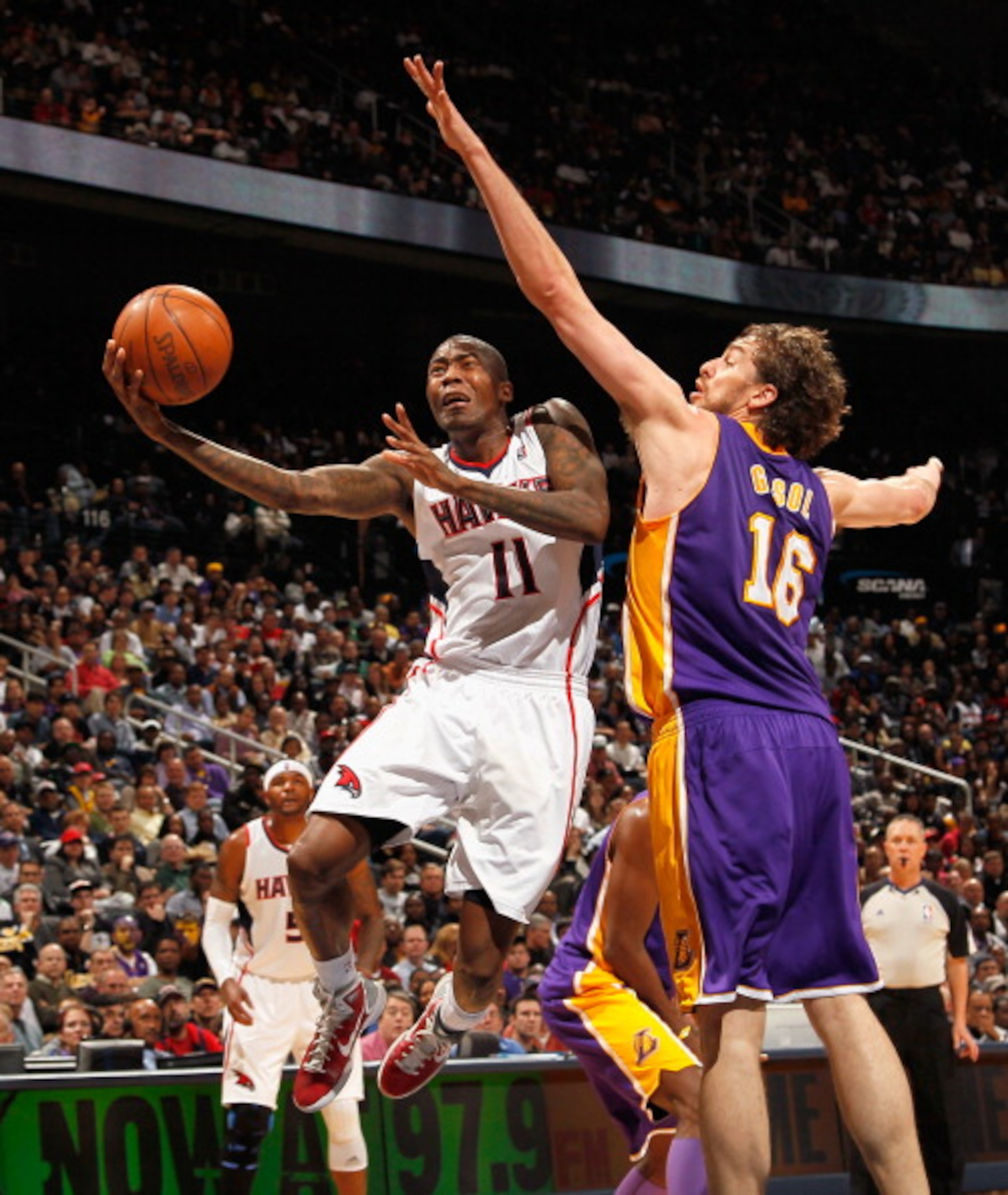 ATLANTA, GA - MARCH 08: Pau Gasol #16 of the Los Angeles Lakers defends against Jamal Crawford #11 of the Atlanta Hawks at Philips Arena on March 8, 2011 in Atlanta, Georgia. NOTE TO USER: User expressly acknowledges and agrees that, by downloading and/ ATLANTA, GA - MARCH 08: Pau Gasol #16 of the Los Angeles Lakers defends against Jamal Crawford #11 of the Atlanta Hawks at Philips Arena on March 8, 2011 in Atlanta, Georgia. NOTE TO USER: User expressly acknowledges and agrees that, by downloading and/