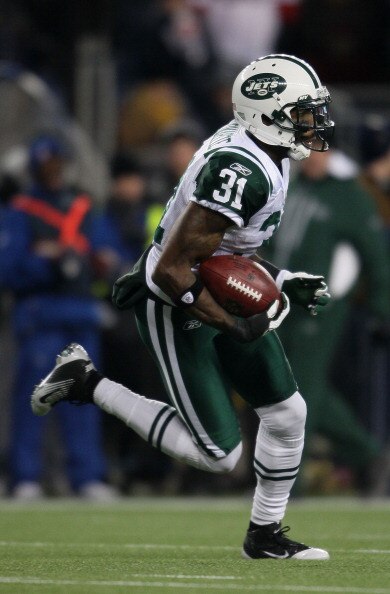 FOXBORO, MA - JANUARY 16:  Antonio Cromartie #31 of the New York Jets runs back a kick by the New England Patriots during their 2011 AFC divisional playoff game at Gillette Stadium on January 16, 2011 in Foxboro, Massachusetts.  (Photo by Elsa/Getty Image