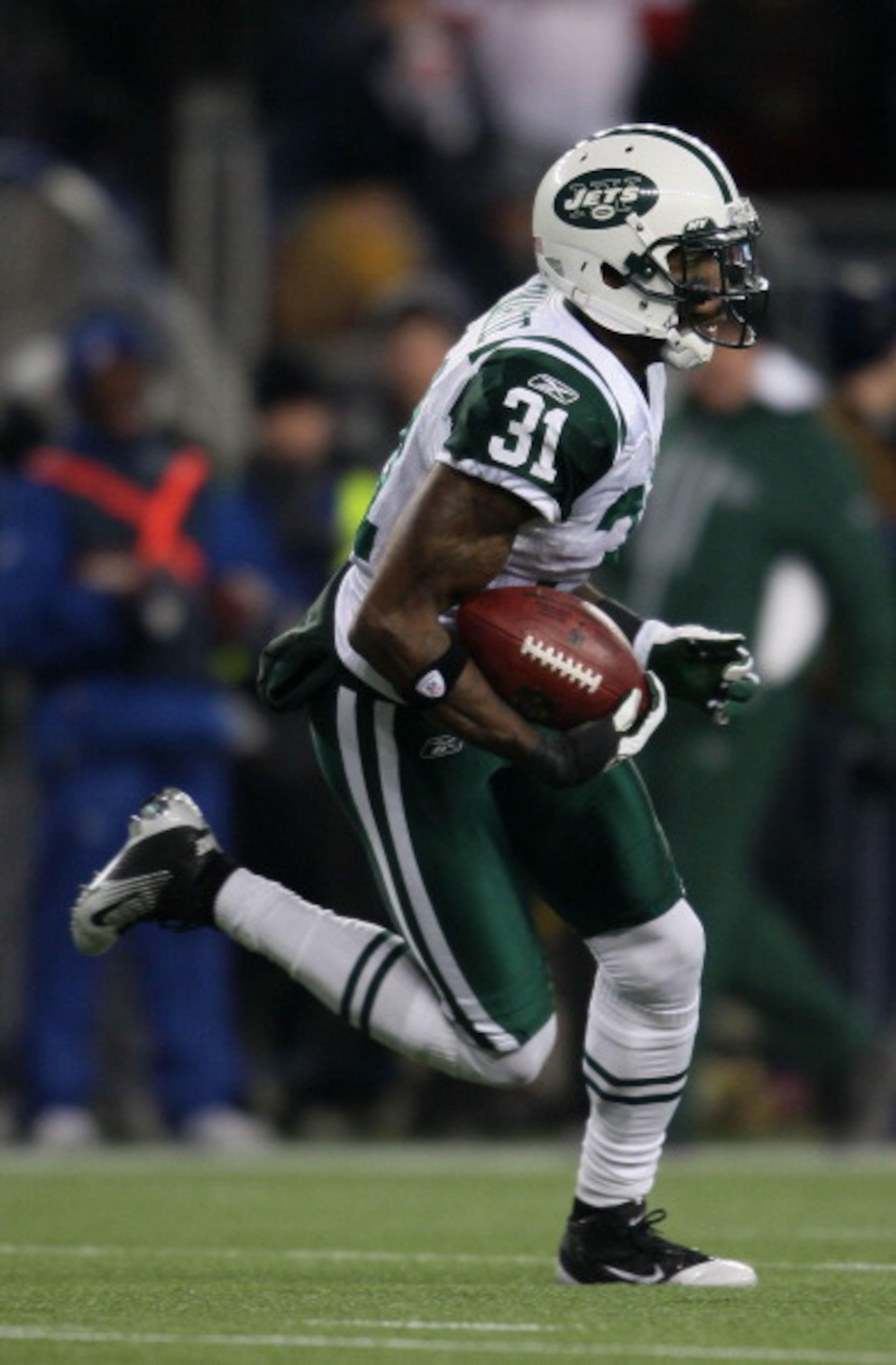 FOXBORO, MA - JANUARY 16: Antonio Cromartie #31 of the New York Jets runs back a kick by the New England Patriots during their 2011 AFC divisional playoff game at Gillette Stadium on January 16, 2011 in Foxboro, Massachusetts. (Photo by Elsa/Getty Image FOXBORO, MA - JANUARY 16: Antonio Cromartie #31 of the New York Jets runs back a kick by the New England Patriots during their 2011 AFC divisional playoff game at Gillette Stadium on January 16, 2011 in Foxboro, Massachusetts. (Photo by Elsa/Getty Image