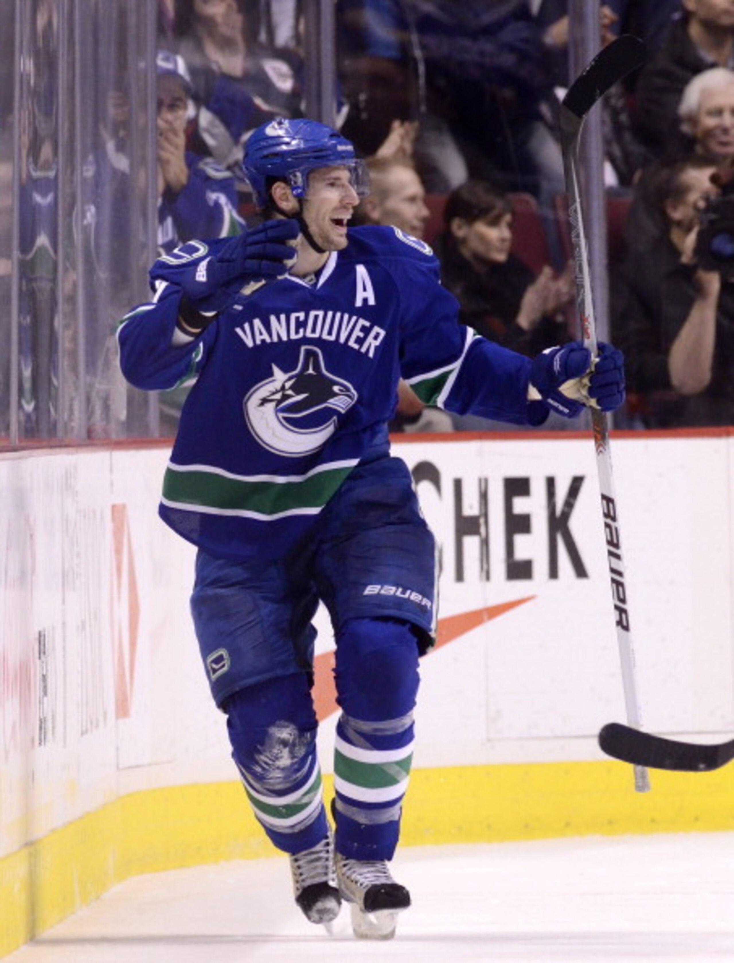 VANCOUVER, CANADA - DECEMBER 15: Ryan Kesler #17 of the Vancouver Canucks celebrates after scoring a goal during NHL action on December 15, 2010 against the Columbus Blue Jackets at Rogers Arena in Vancouver, BC, Canada. (Photo by Rich Lam/Getty Images) VANCOUVER, CANADA - DECEMBER 15: Ryan Kesler #17 of the Vancouver Canucks celebrates after scoring a goal during NHL action on December 15, 2010 against the Columbus Blue Jackets at Rogers Arena in Vancouver, BC, Canada. (Photo by Rich Lam/Getty Images)