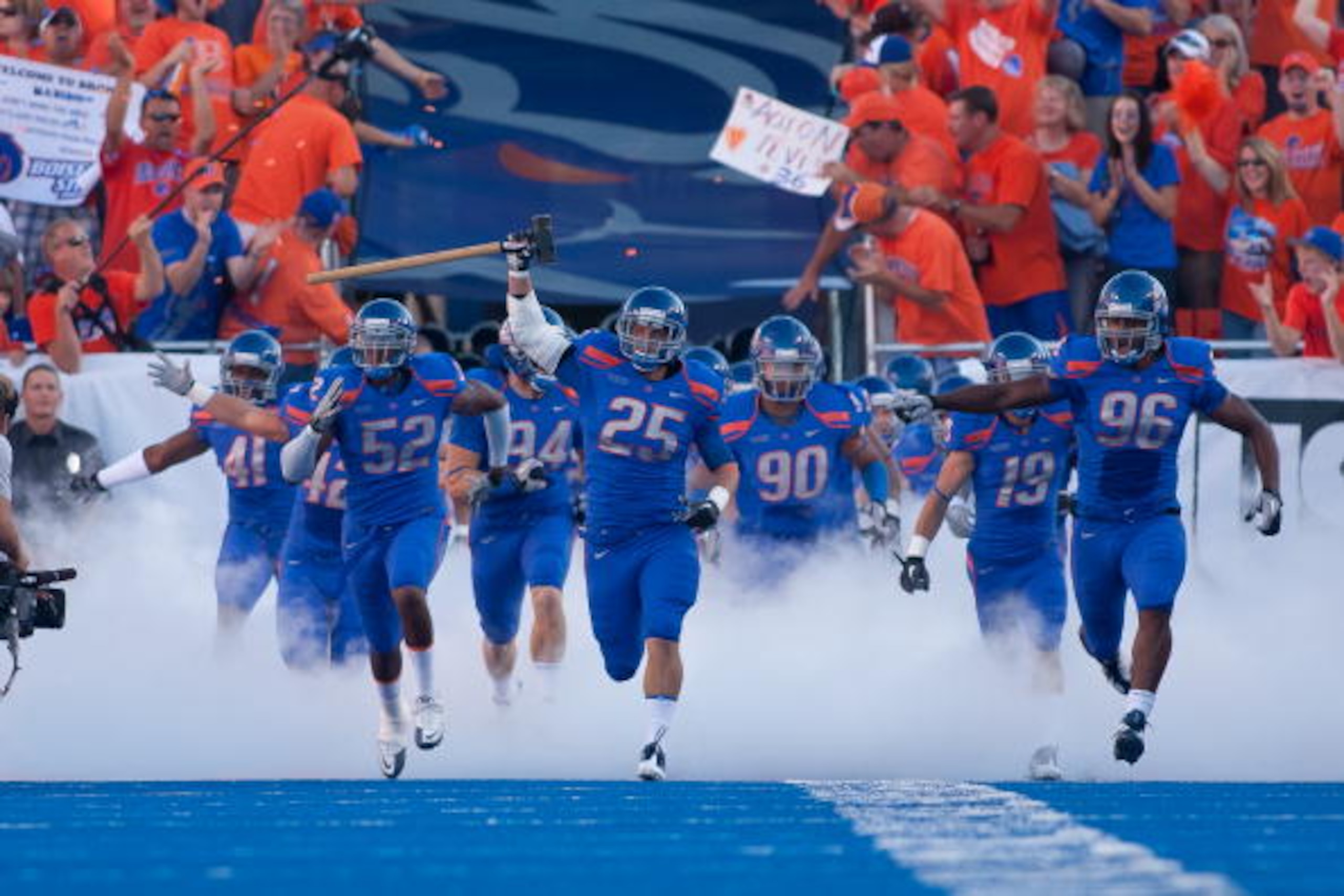 BOISE, ID - SEPTEMBER 25: Linebacker Billy Derome #25 of the Boise State Broncos leads his team onto the field before the game against the Oregon State Beavers at Bronco Stadium on September 25, 2010 in Boise, Idaho. (Photo by Otto Kitsinger III/Getty I BOISE, ID - SEPTEMBER 25: Linebacker Billy Derome #25 of the Boise State Broncos leads his team onto the field before the game against the Oregon State Beavers at Bronco Stadium on September 25, 2010 in Boise, Idaho. (Photo by Otto Kitsinger III/Getty I
